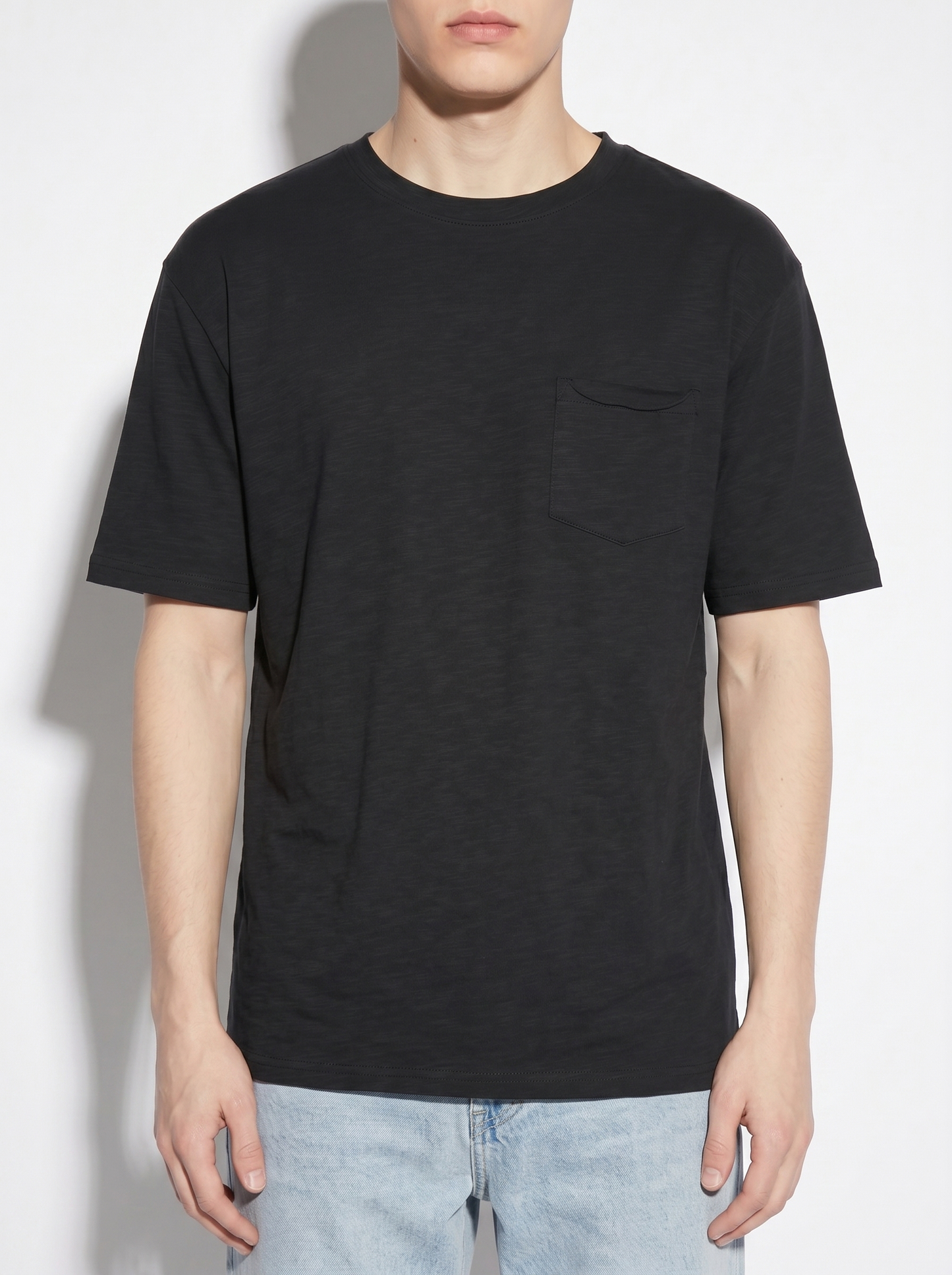T-shirt cotone slub loose fit con tasca - Nero