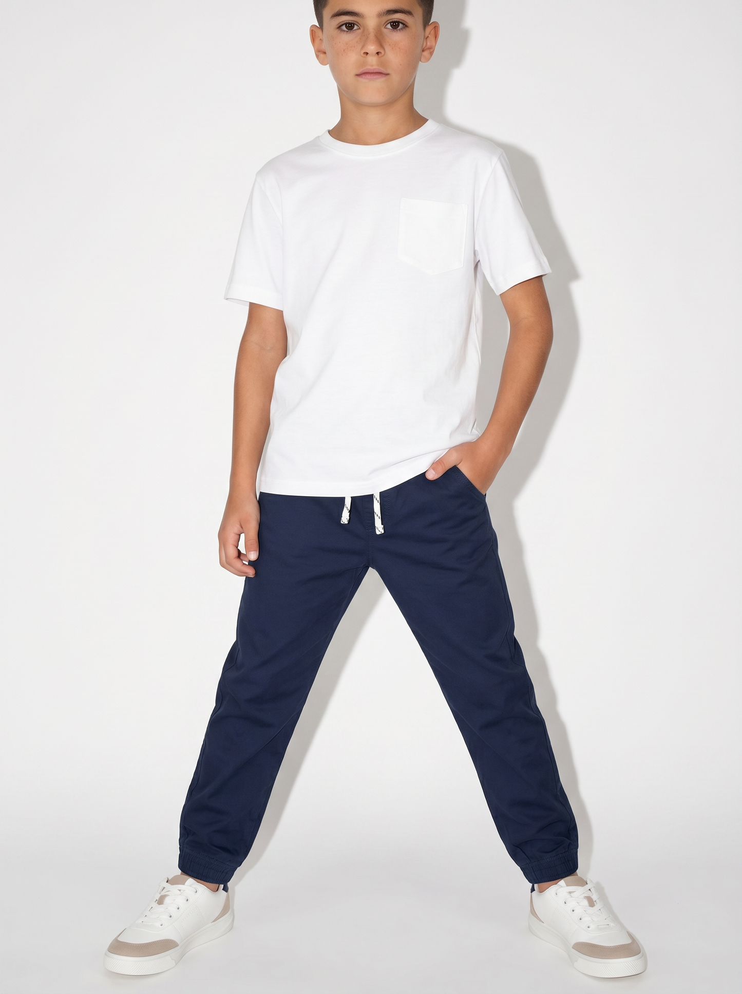 Versatile crew neck T-shirt with pocket - White