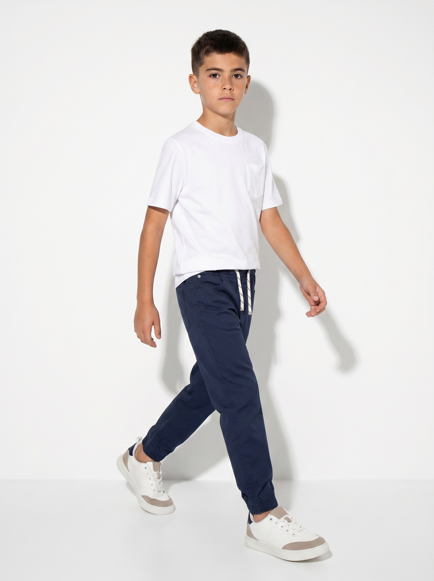 Versatile crew neck T-shirt with pocket - White