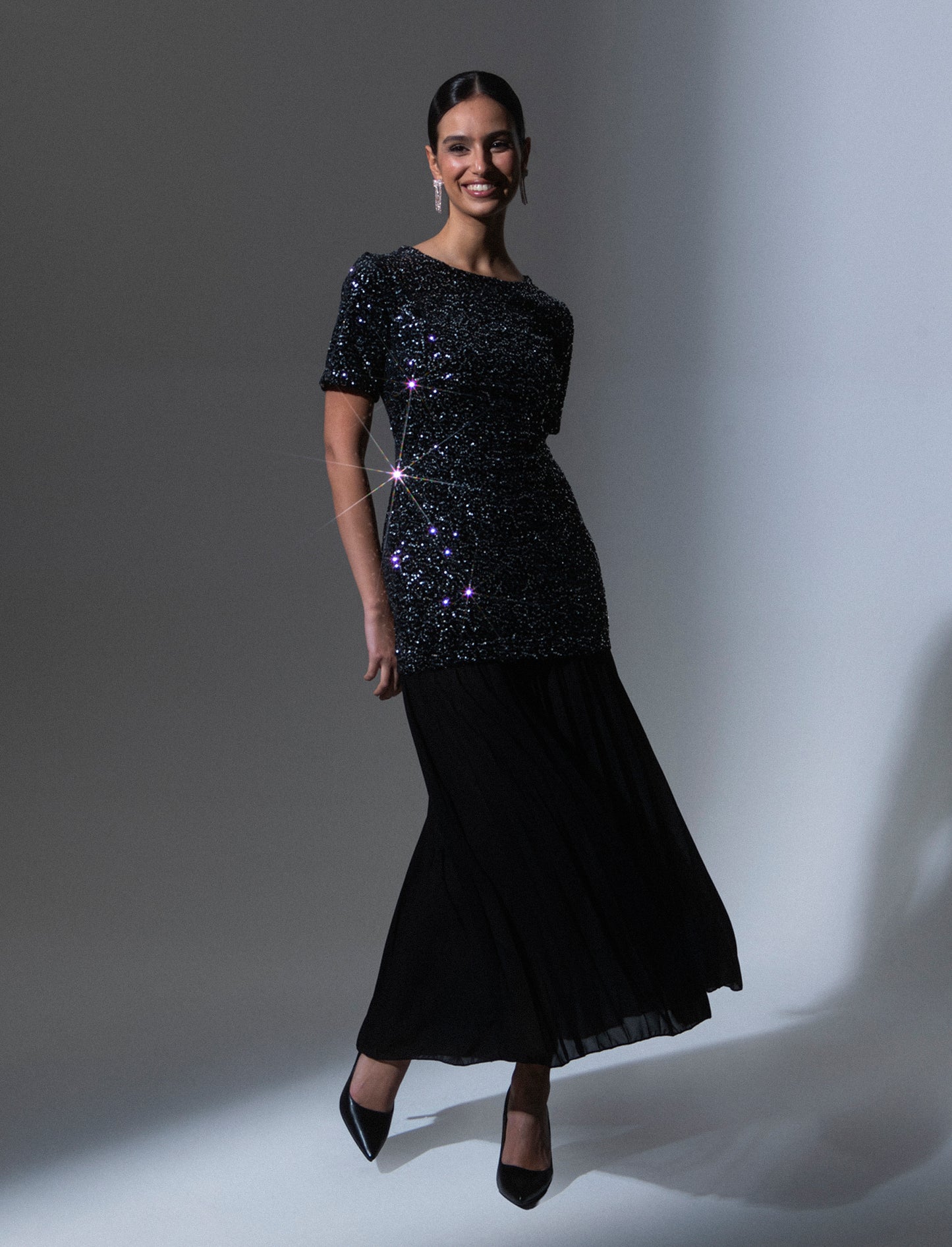 Vestito con maniche corte in paillettes e georgette plisset - Argento