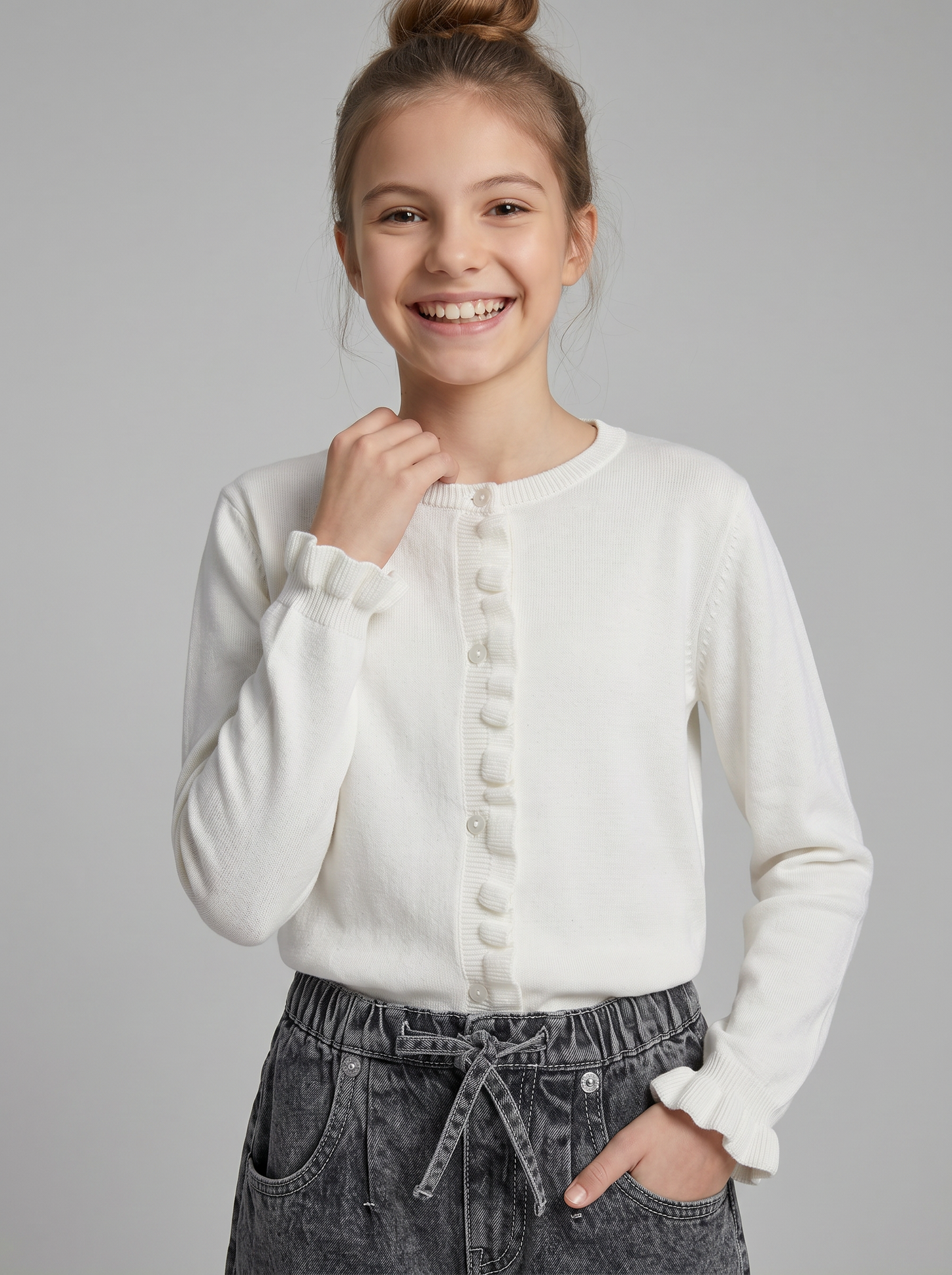 Girl's cardigan with ruffles and slim fit - White