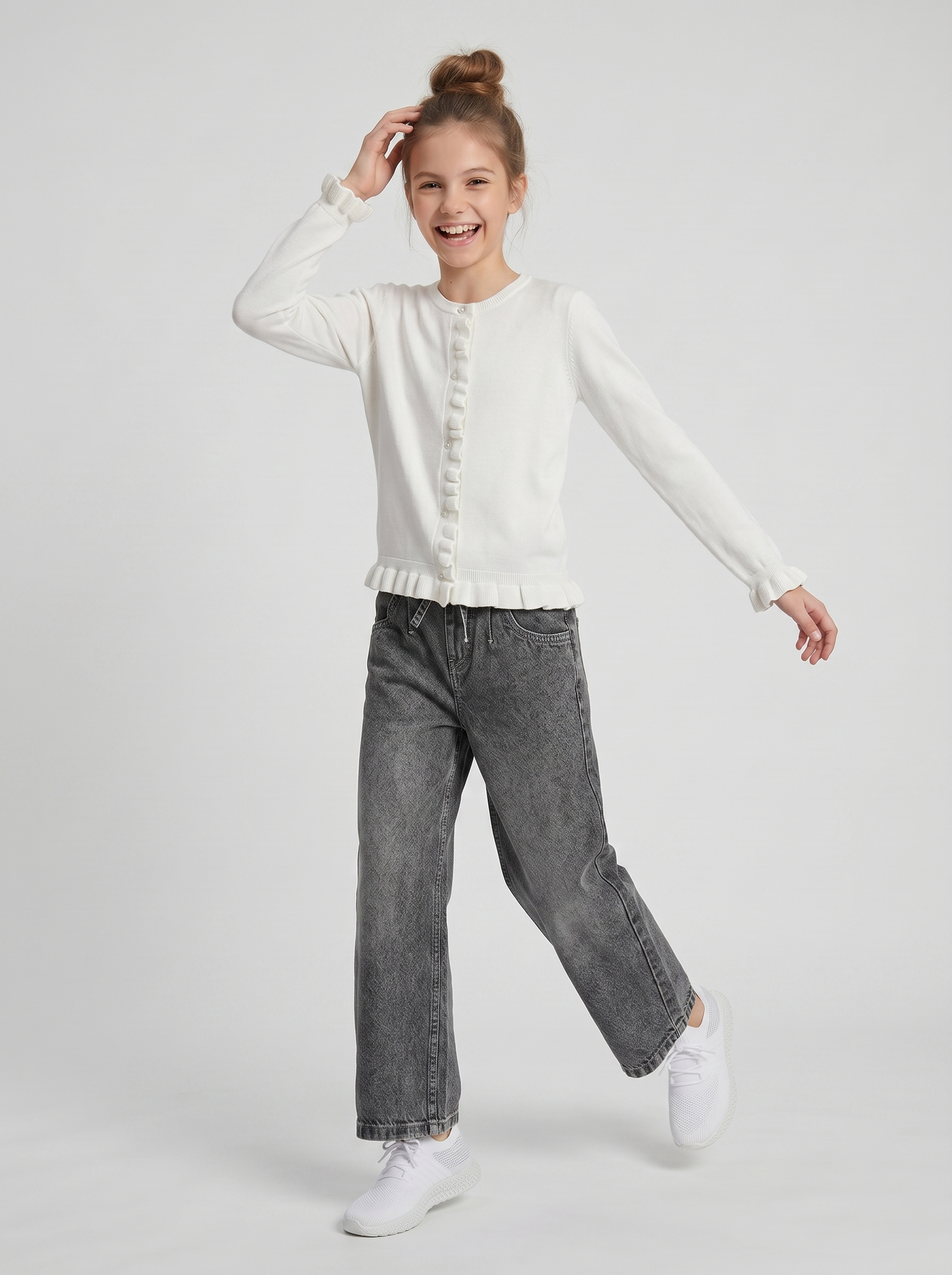 Girl's cardigan with ruffles and slim fit - White
