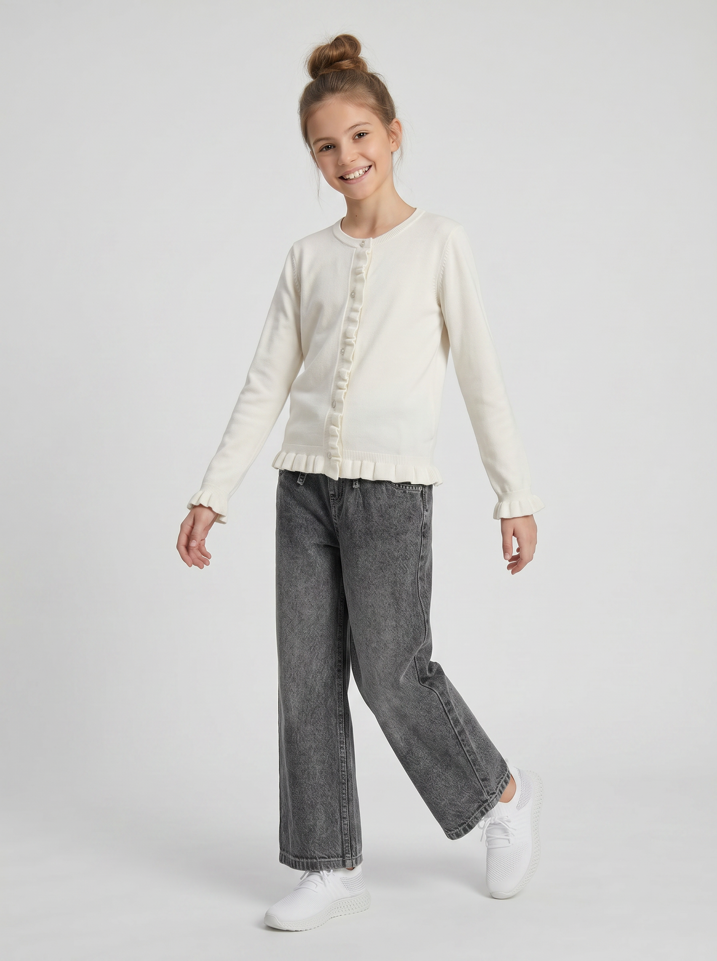 Girl's cardigan with ruffles and slim fit - White