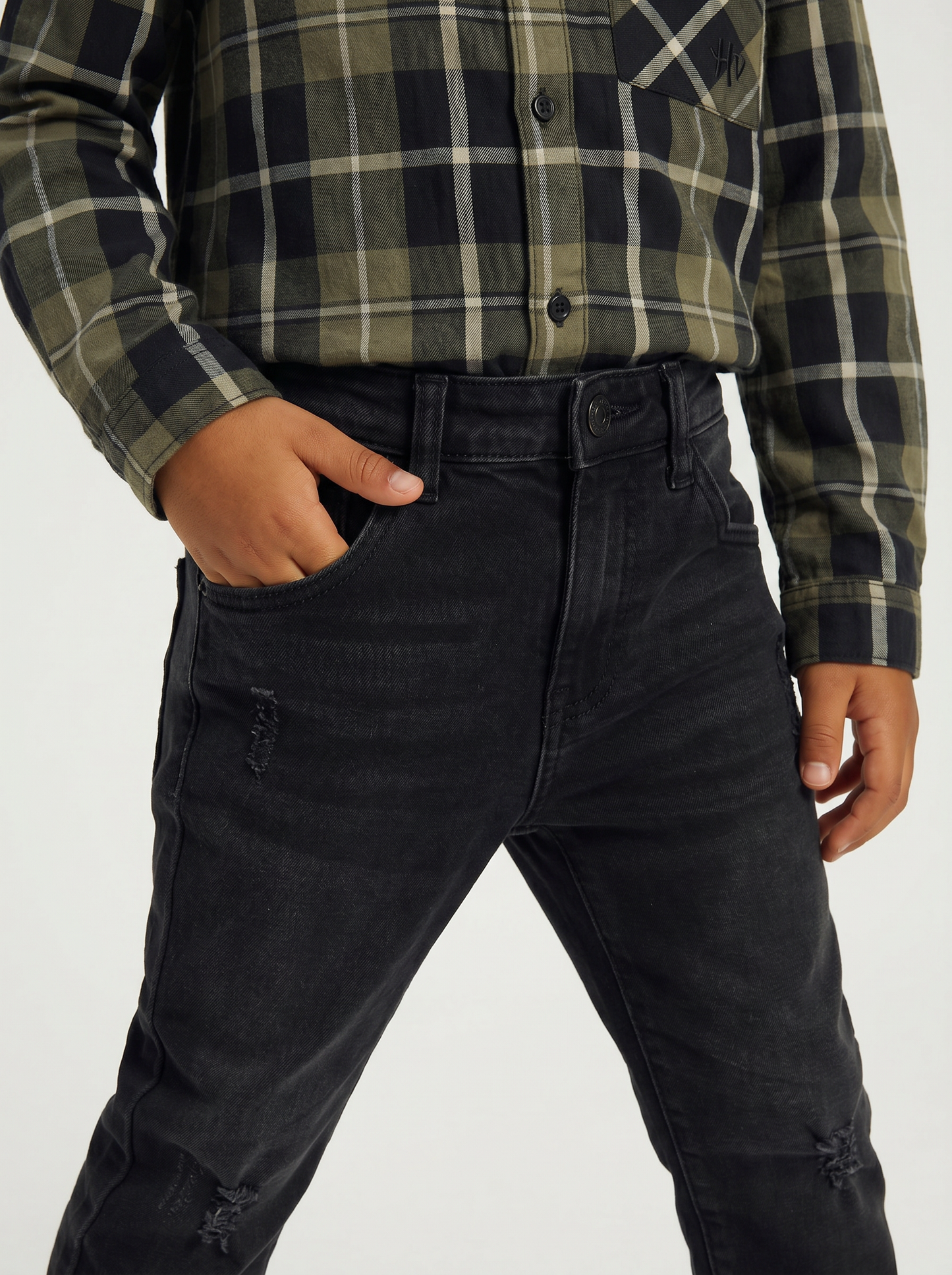 Jeans 5 tasche con rotture e patch - Nero
