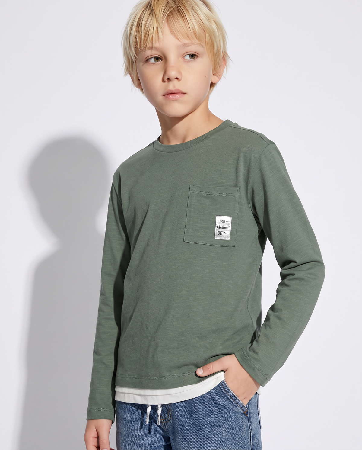 T-shirt con taschino e patch colorato - Verde salvia