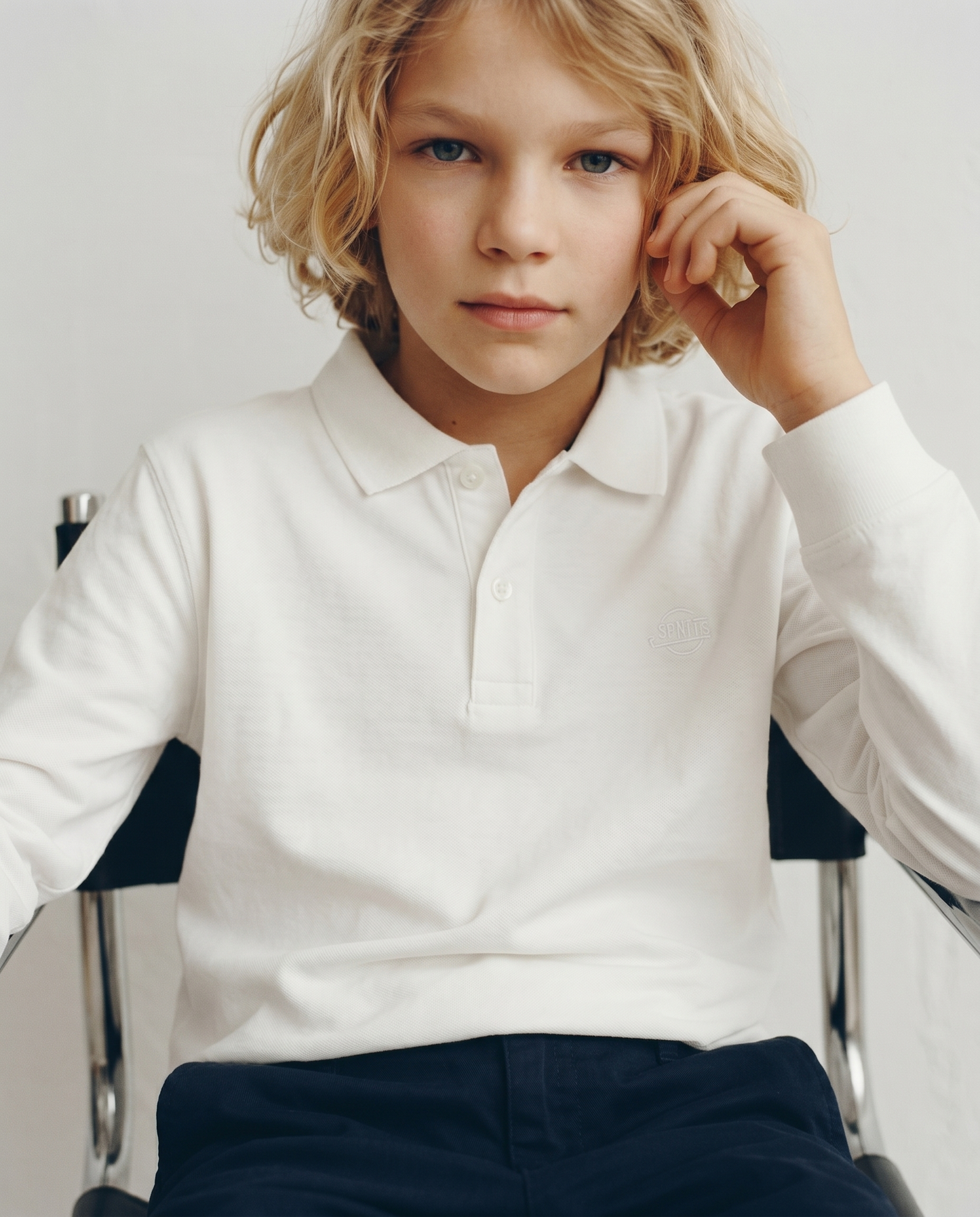 T-shirt con colletto e ricamo elegante - Bianco latte