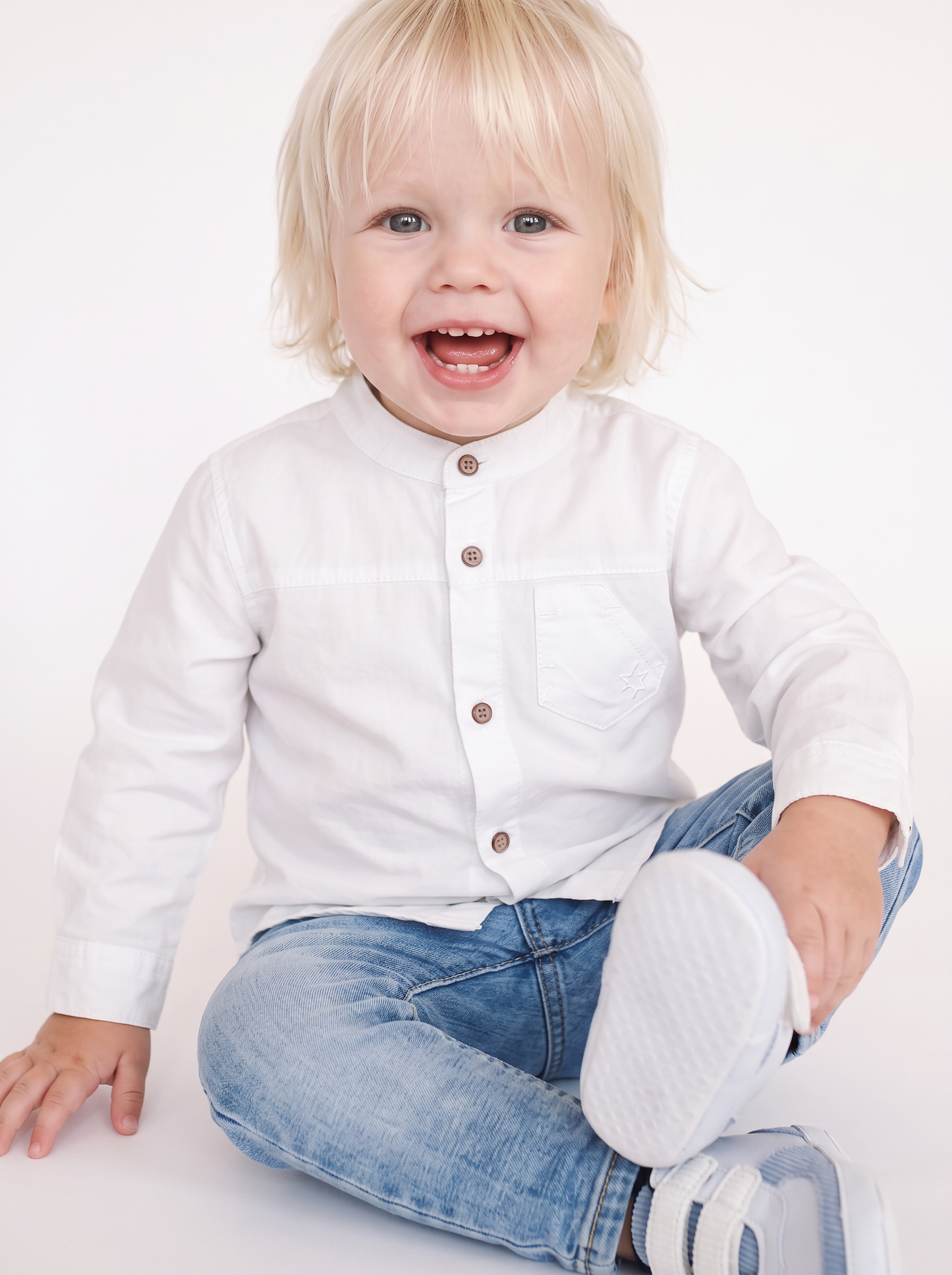 Camicia basica con taschino e ricamo - Bianco latte