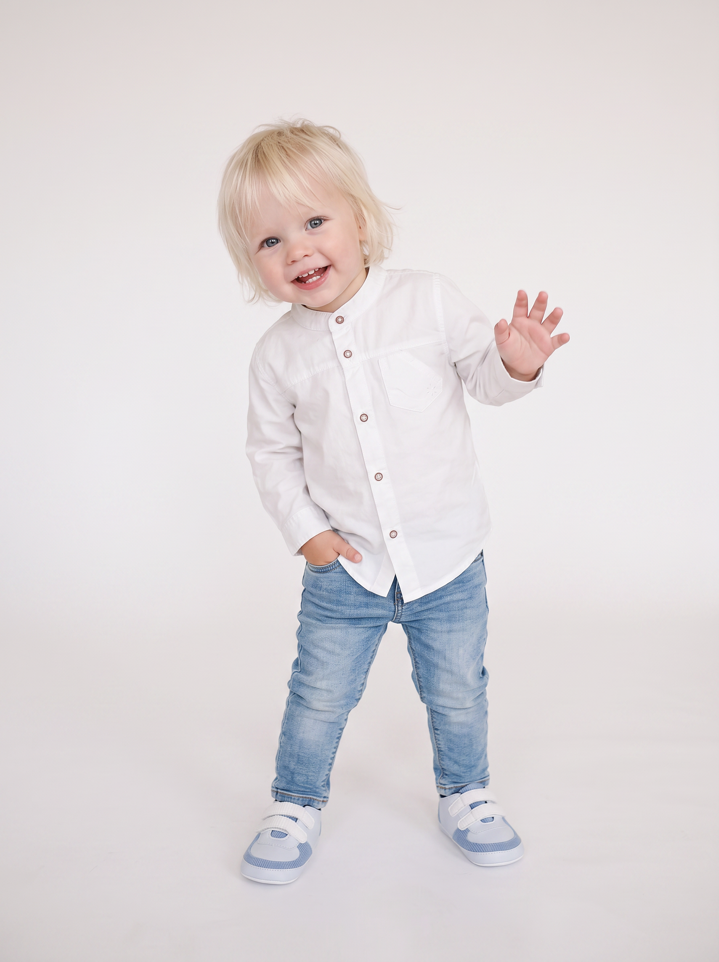 Camicia basica con taschino e ricamo - Bianco latte