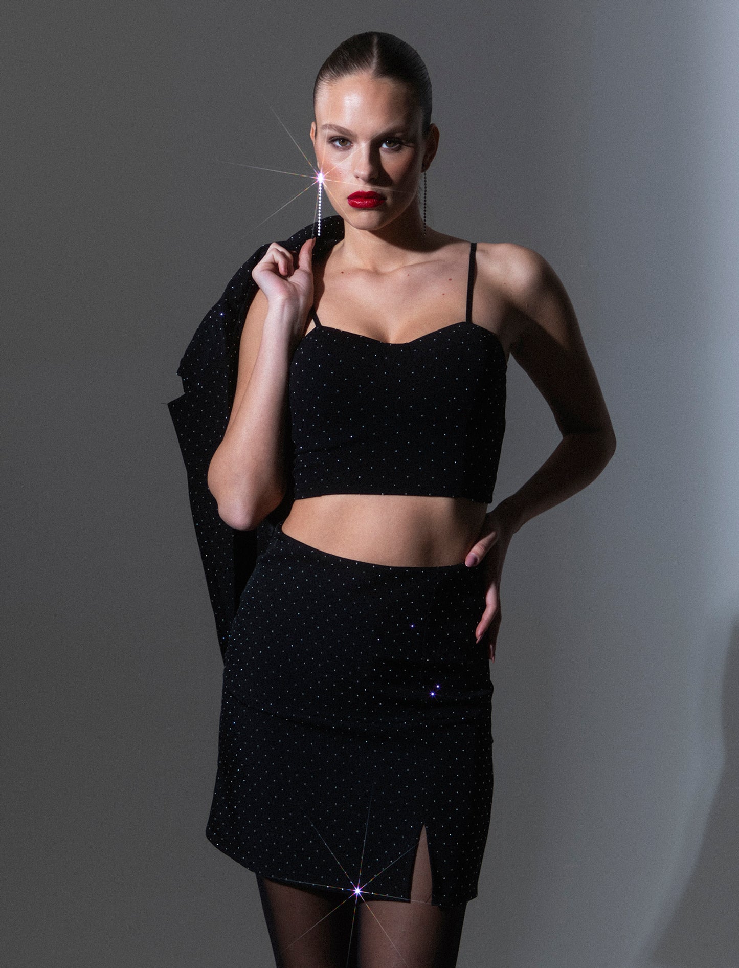 Top con coppe su tessuto strass elastico - Nero