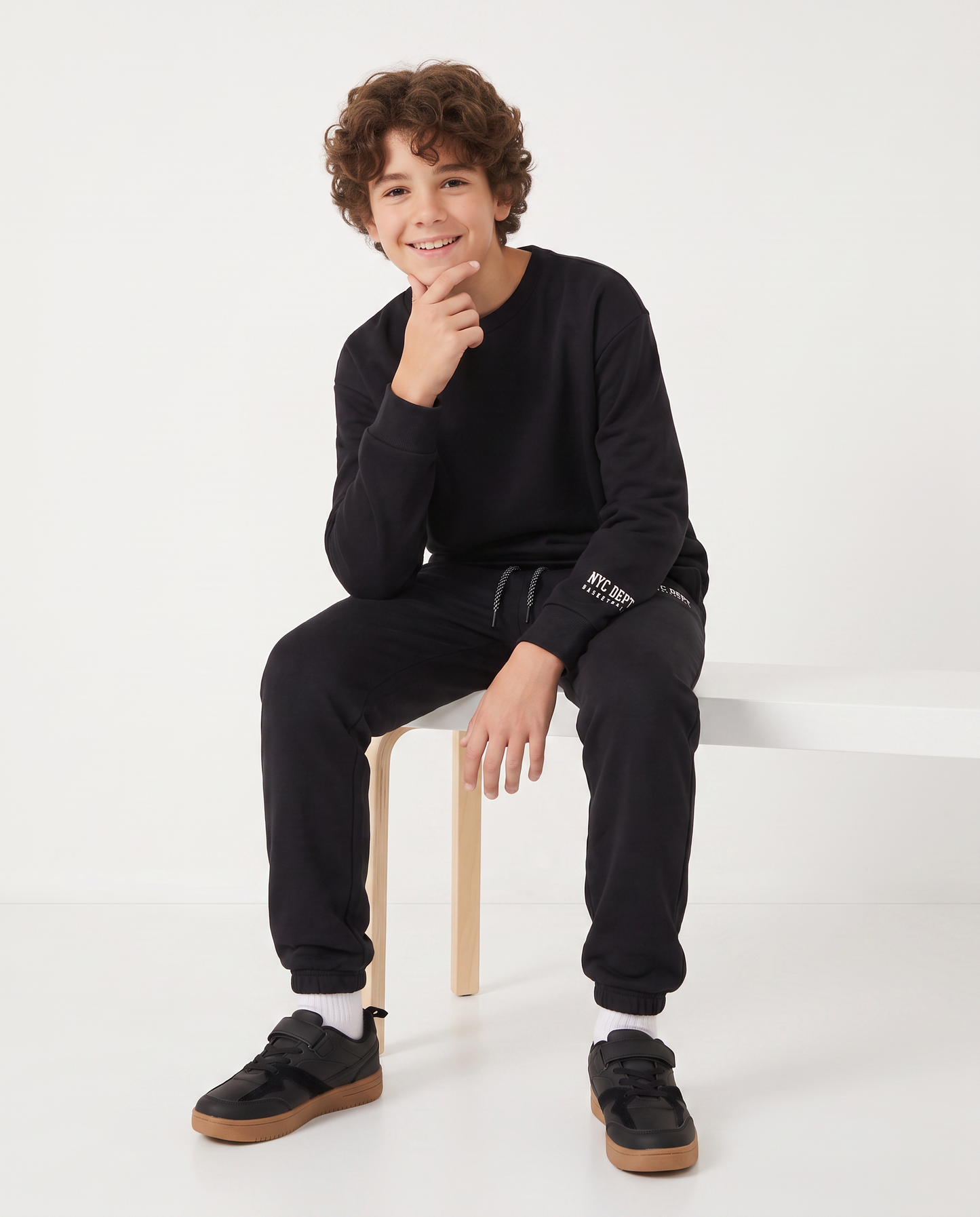 Jogger in felpa con coulisse e patch - Nero