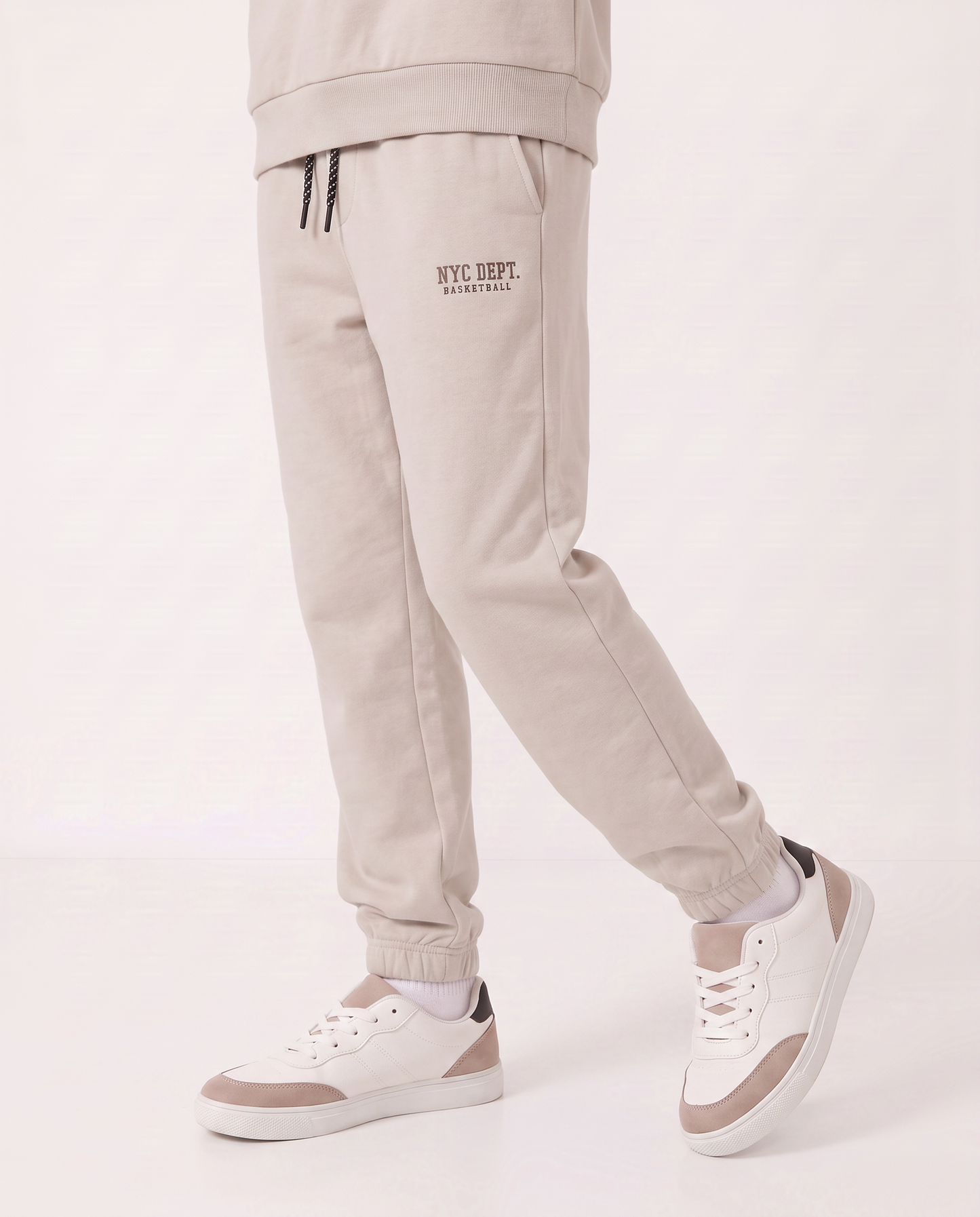 Sweatpants with drawstring and patch - Beige
