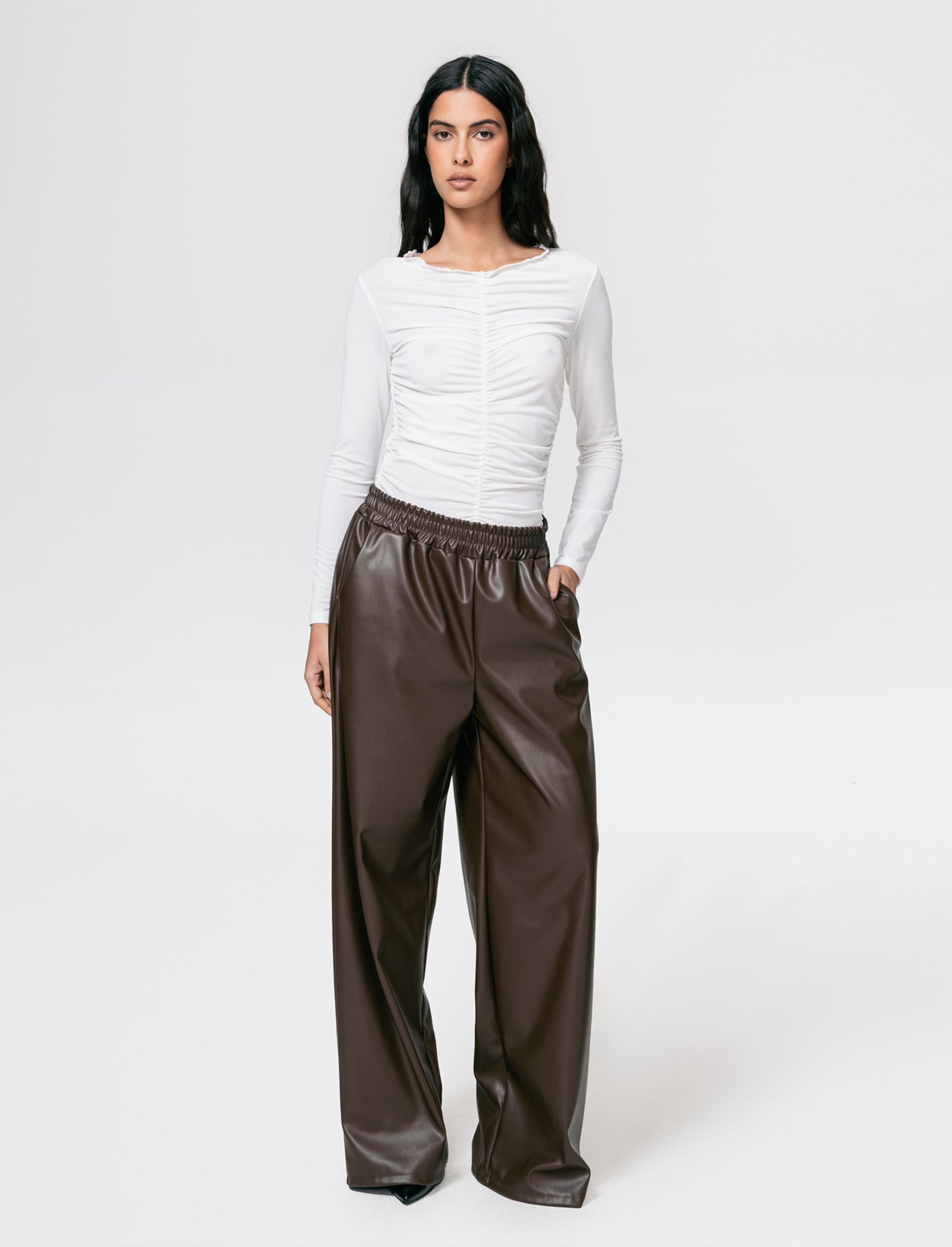 Pantalone palazzo con elastico in vita in ecopelle - Moro