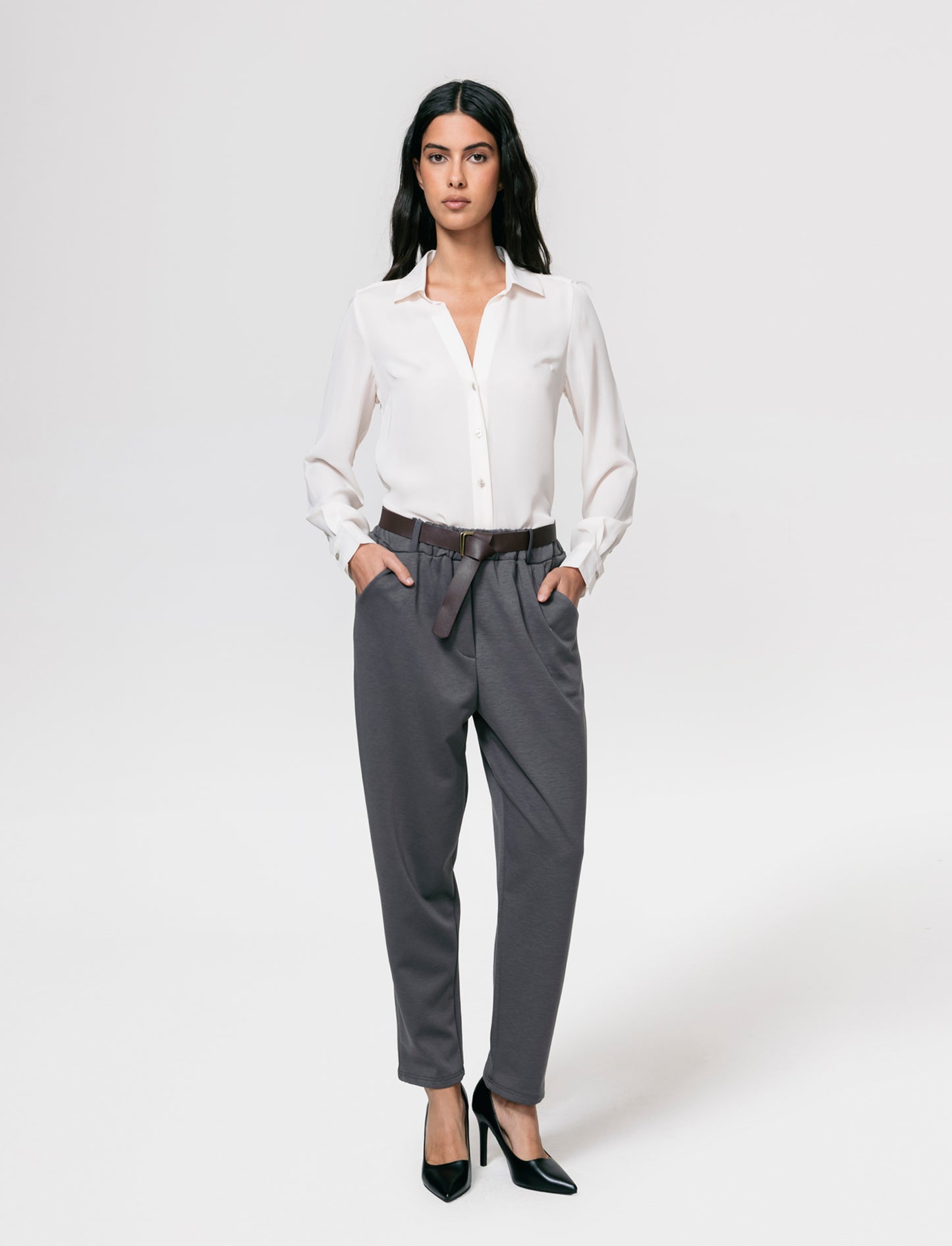 Pantalone in tessuto morbido con cintura - Grigio fango