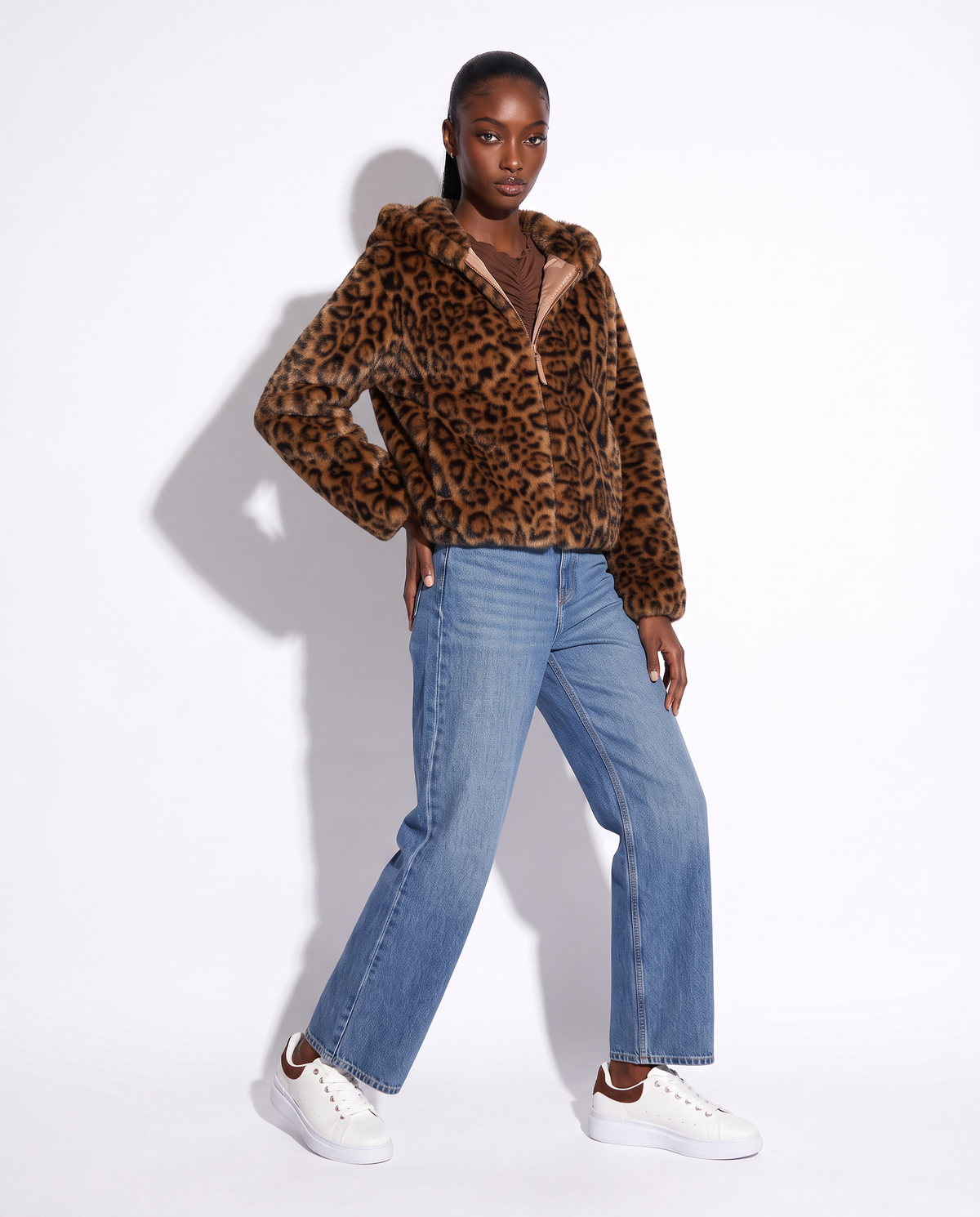 Bomber ecopelliccia con cappuccio e zip - var 1
