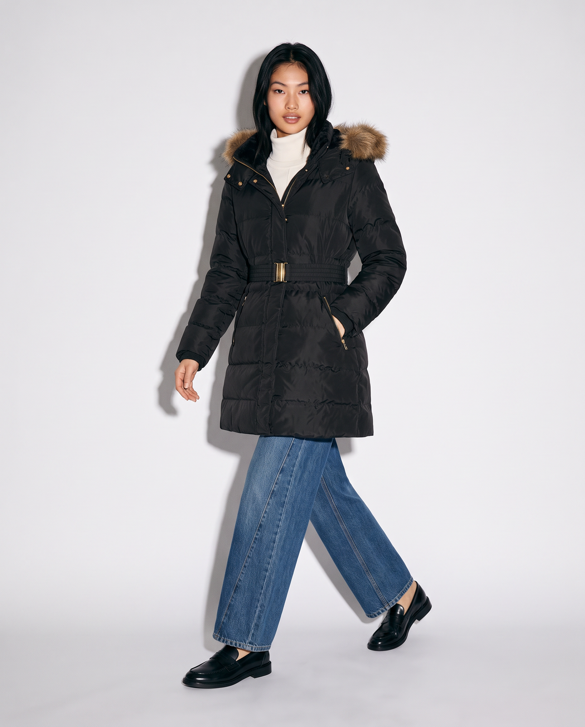Long coat with hood and fur - Black