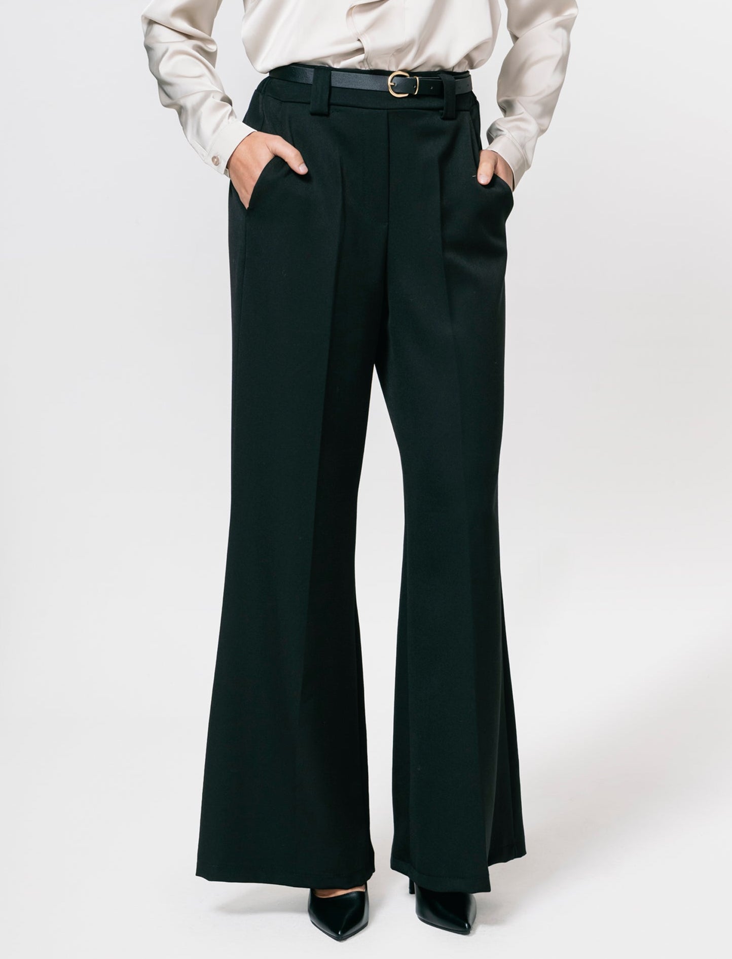 Pantalone a zampa con cintura - Nero
