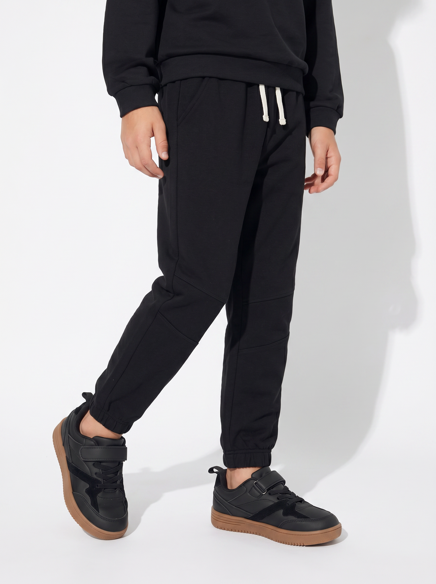 Comfortable and practical cotton jogger pants - Black