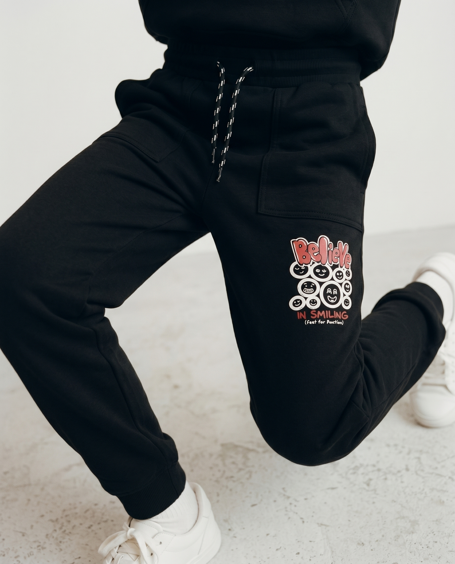 Cotton joggers with pockets and drawstring - Black