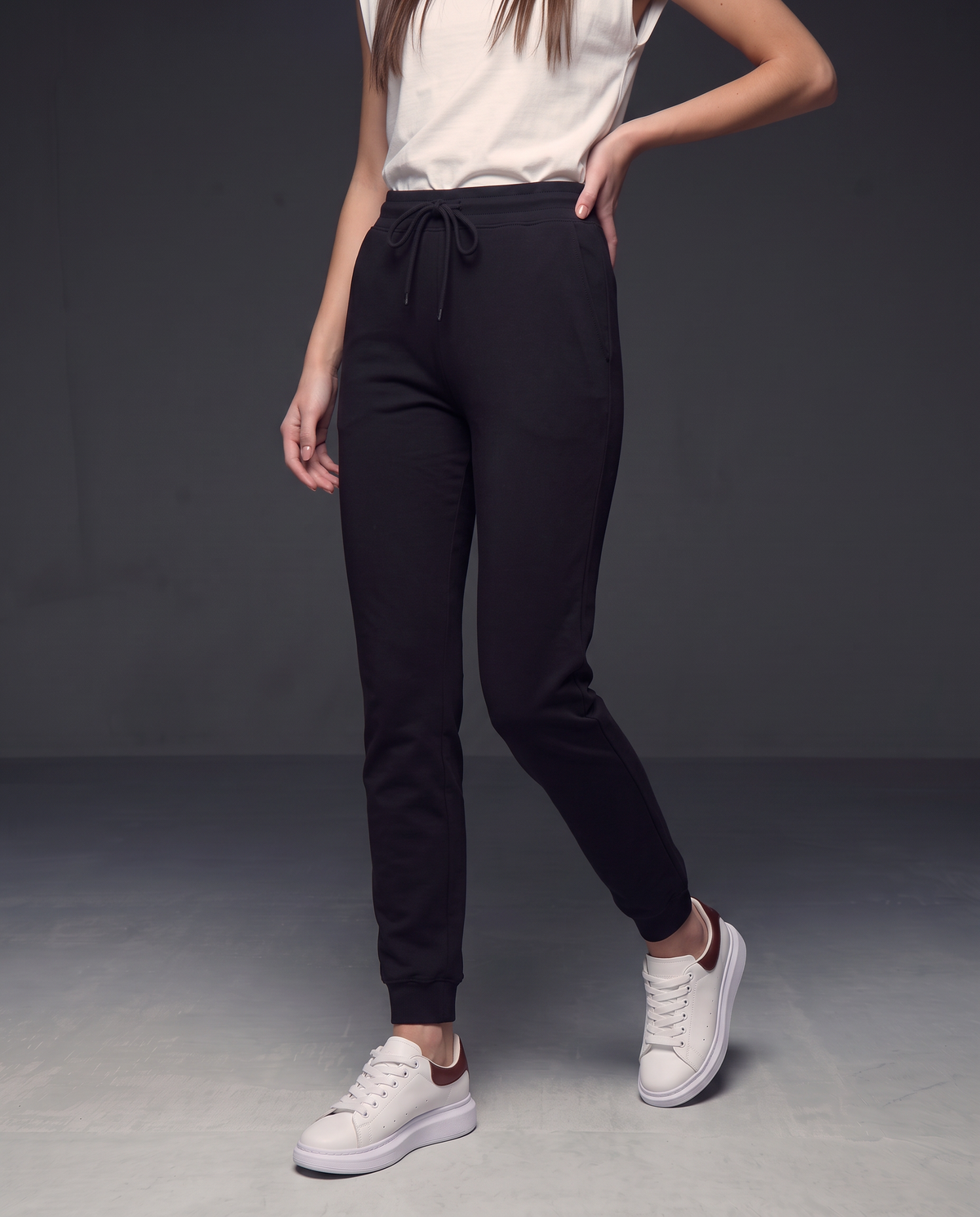 Slim Fitness Pants with Drawstring and Elastic - Black