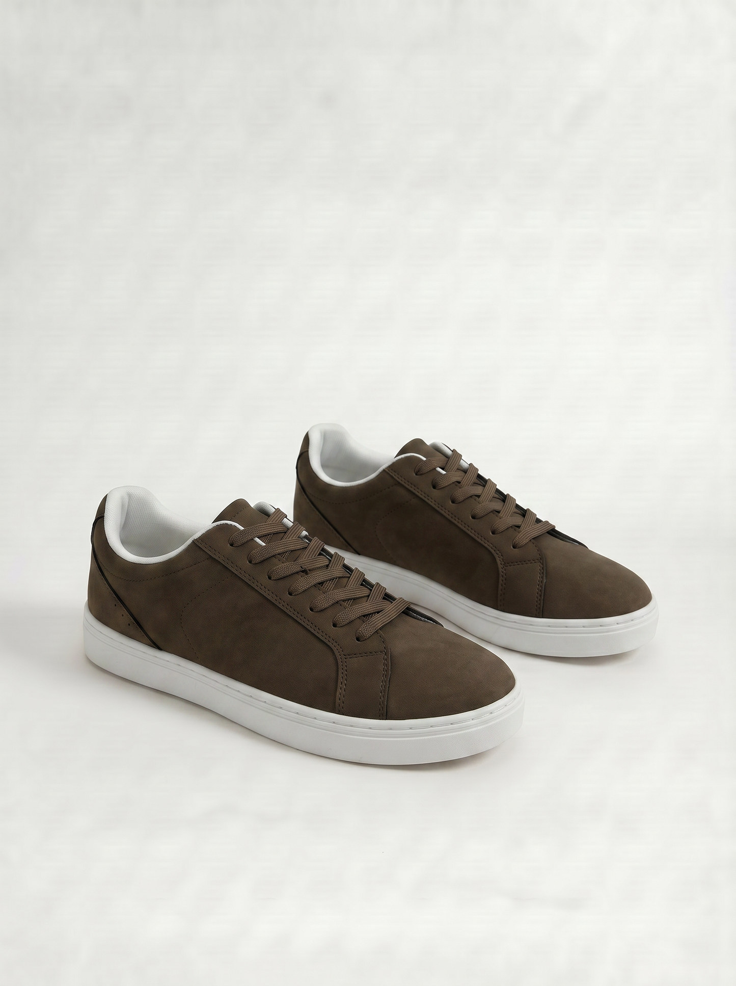 Men's Minimal Sneakers in Polyurethane - Brown