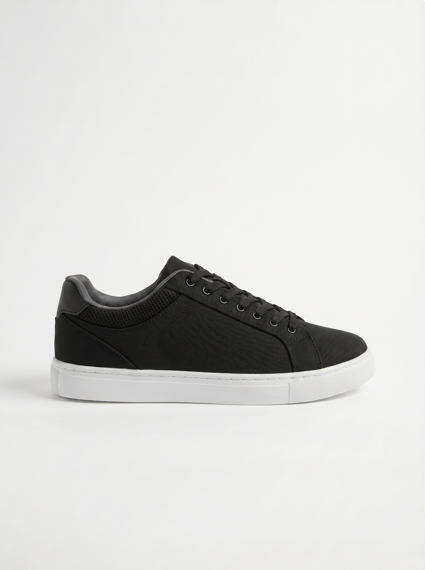 Men's sneakers with contrasting lining - Black