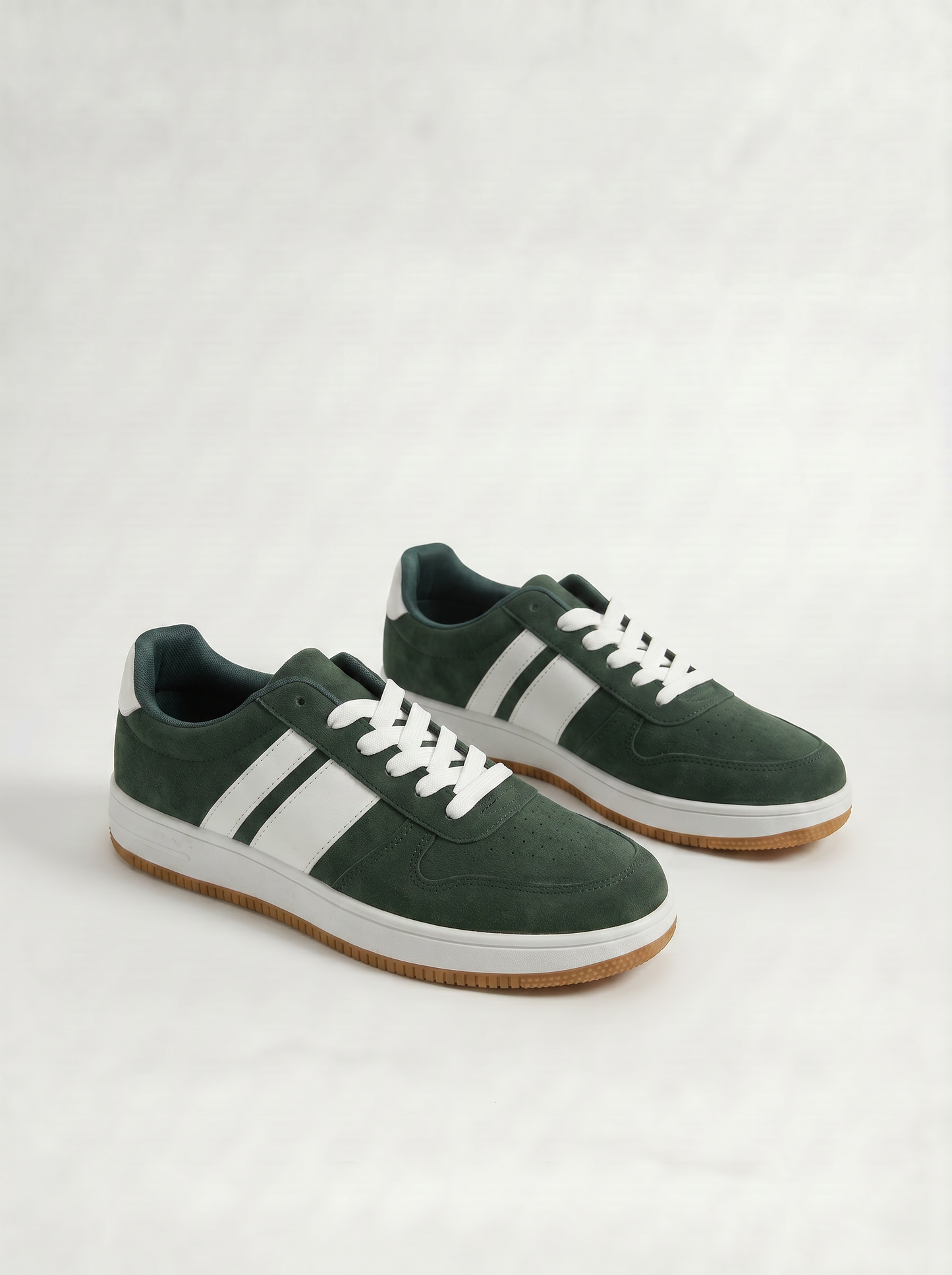Sneakers da uomo con inserti bianchi - Verde