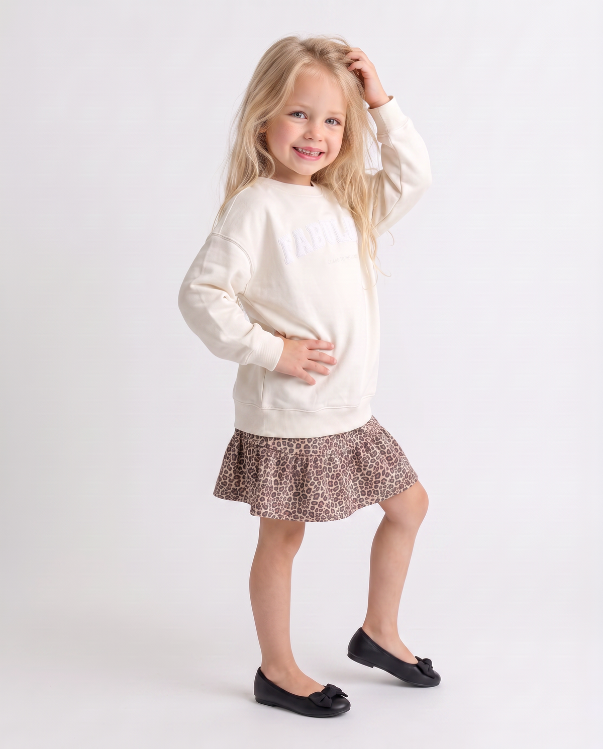 Sweatshirt dress with decorative ruffles - White