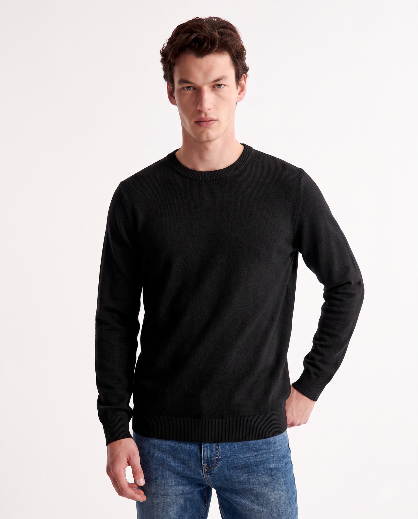 Basic Crew Neck Sweater in Comfort Yarn - Black