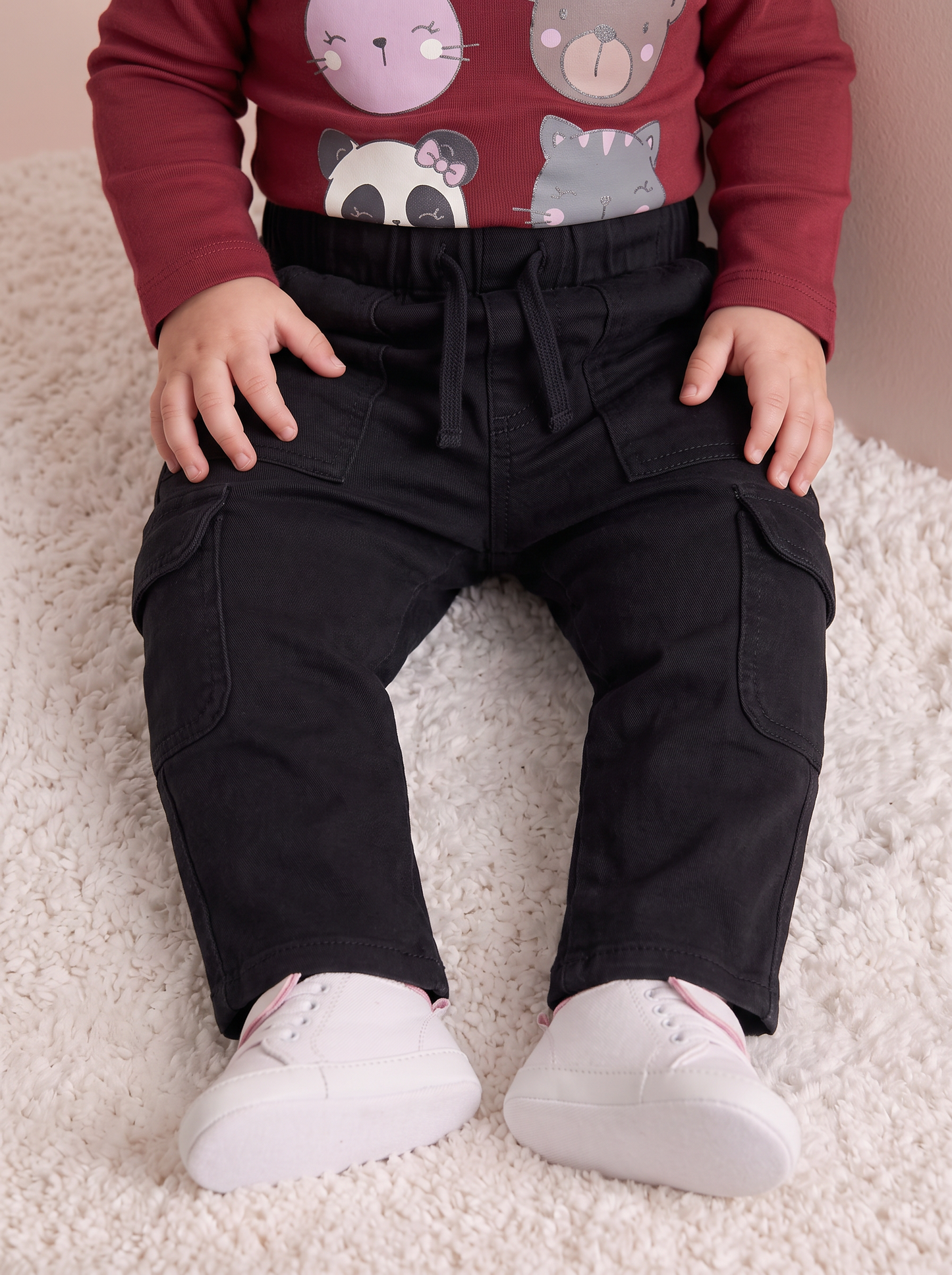 Pantaloni in cotone con tasconi pratici - Nero