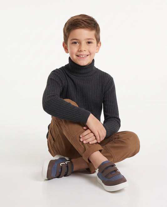 Warm and Comfortable Turtleneck Sweater - Black