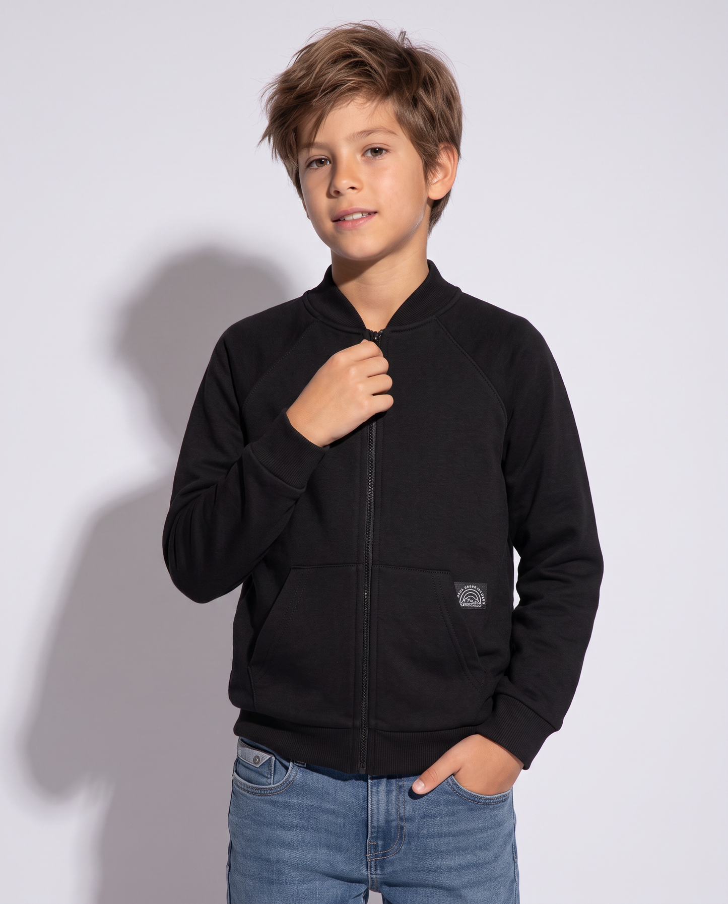 Felpa con zip e tascone frontale - Nero