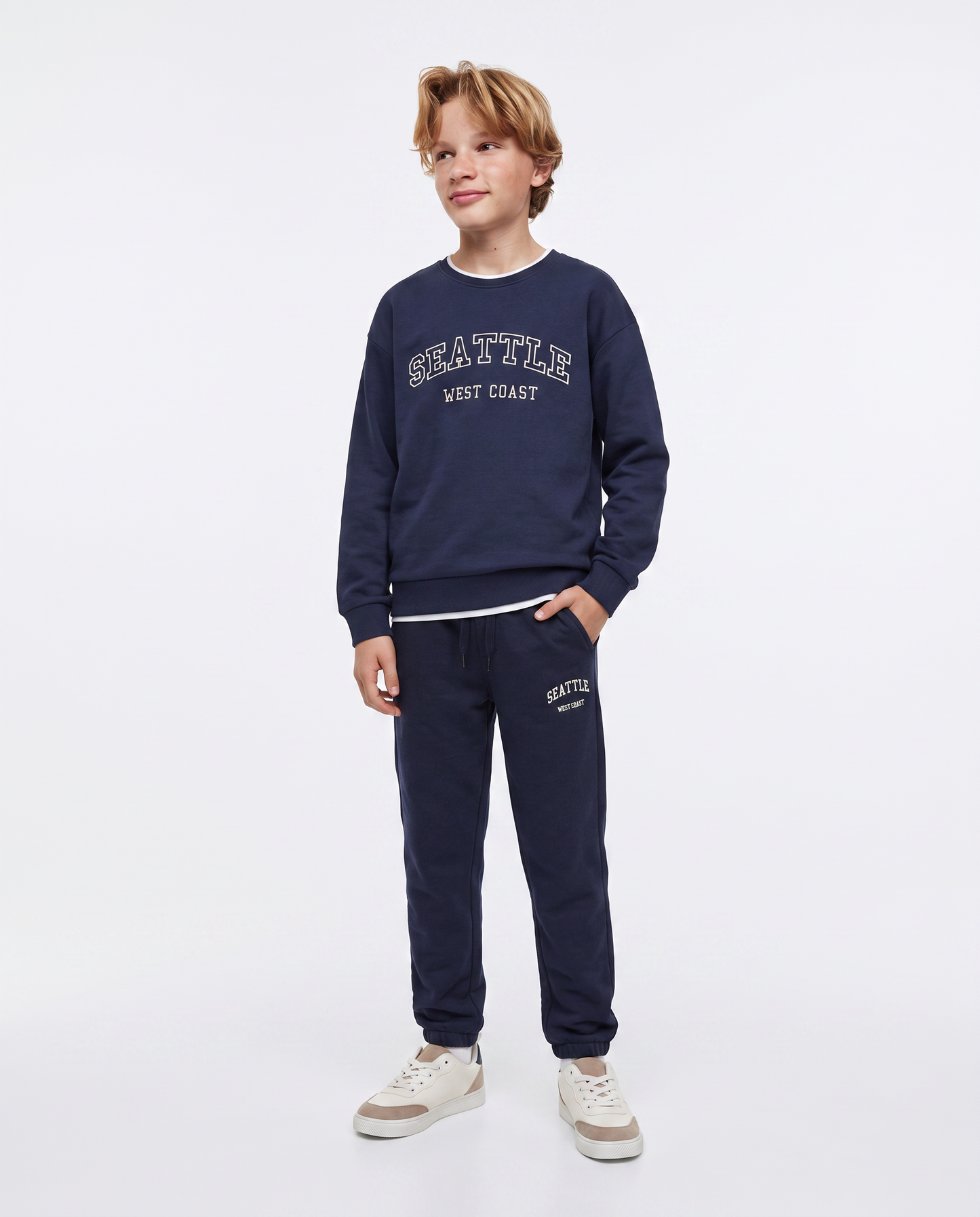 Crewneck sweatshirt with embroidery and comfort - Blue