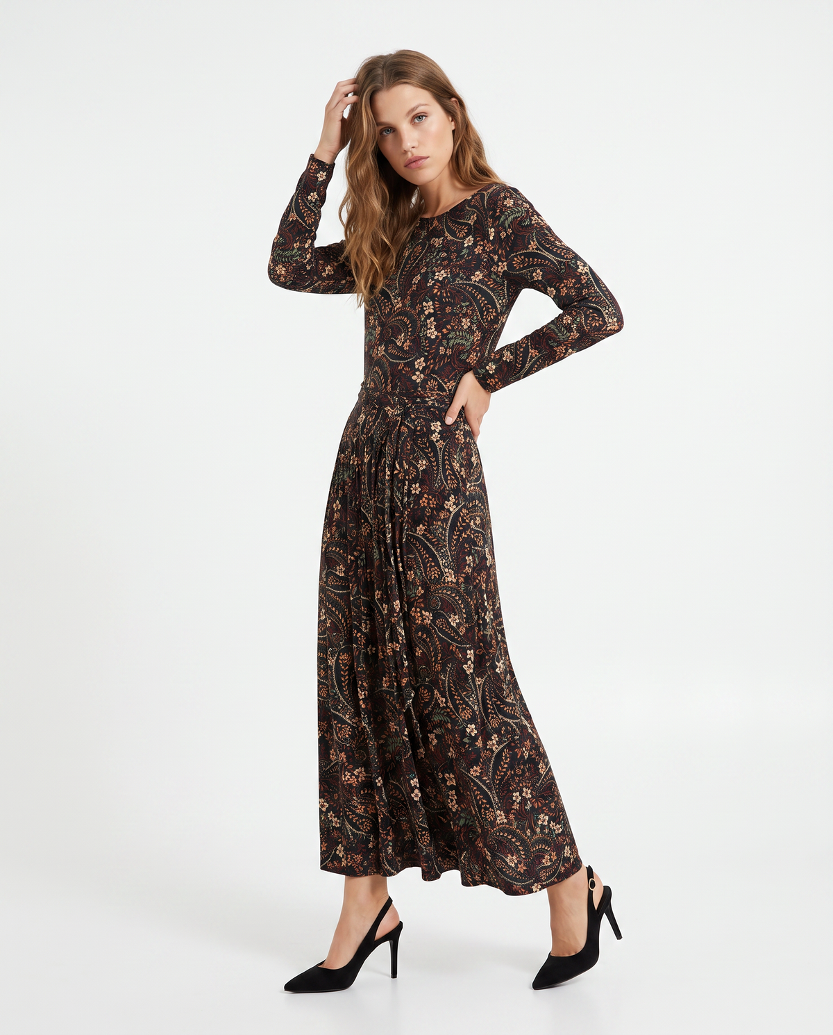 Long sleeve dress with ruffle - 
