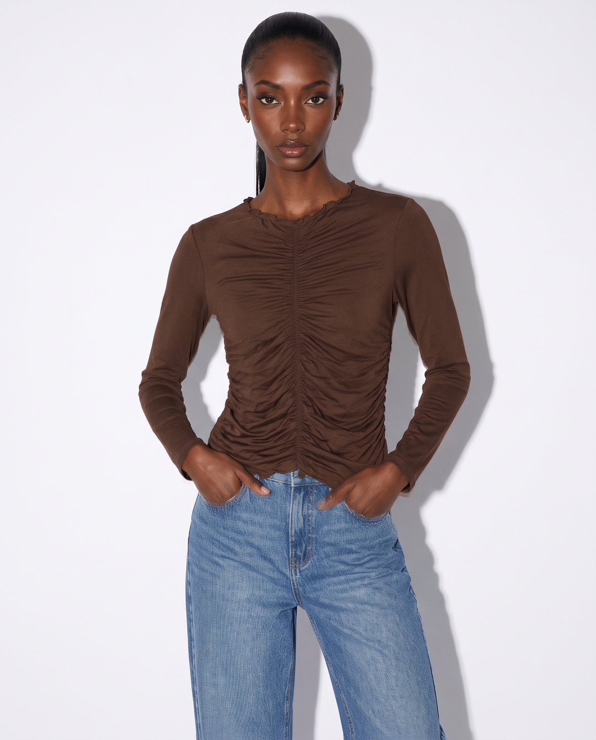 T-shirt arricciata a manica lunga - Marrone cioccolato