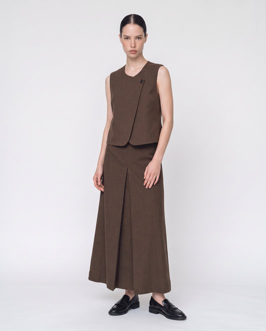 Elegant and versatile short lined vest - Grey