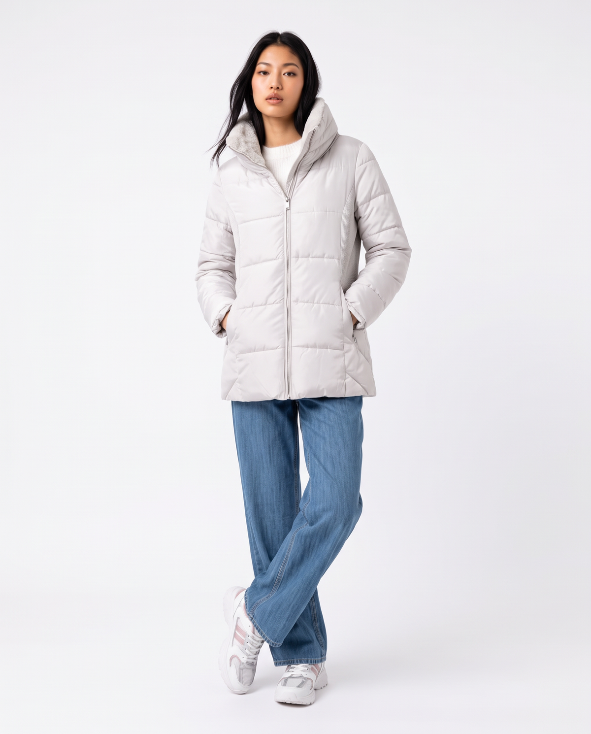 Long jacket with high collar and fur - White