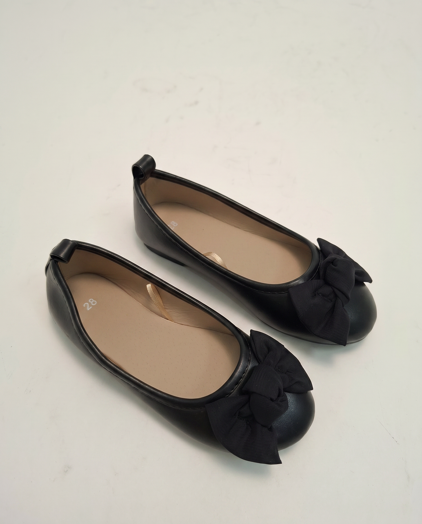 Ballerina with black polyurethane bow - Black