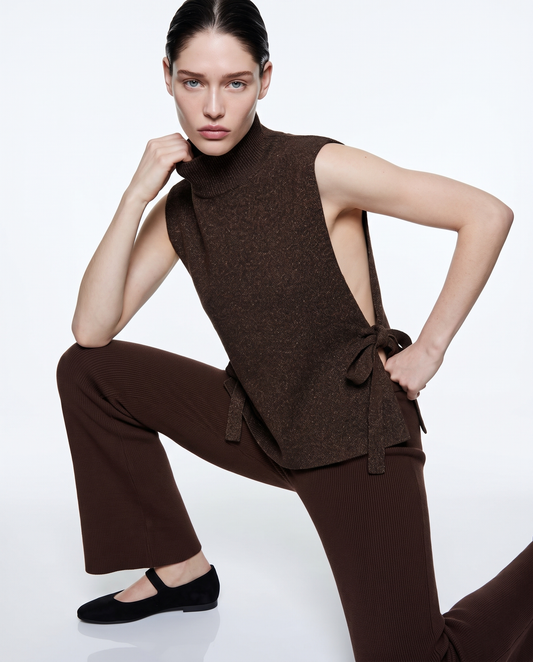 Sleeveless turtleneck sweater with bow - Brown