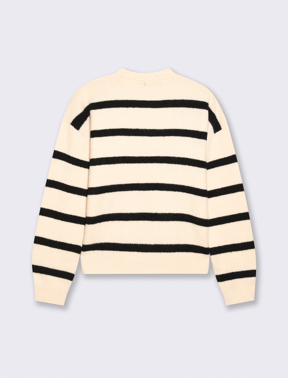 Elegant and versatile V-neck pullover - 