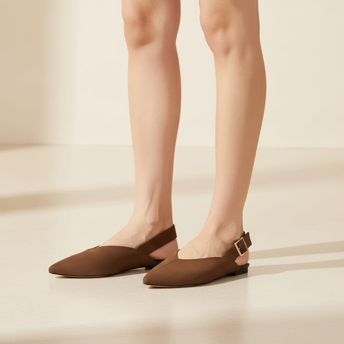 Ballerina in microfibra con cinturino - Marrone