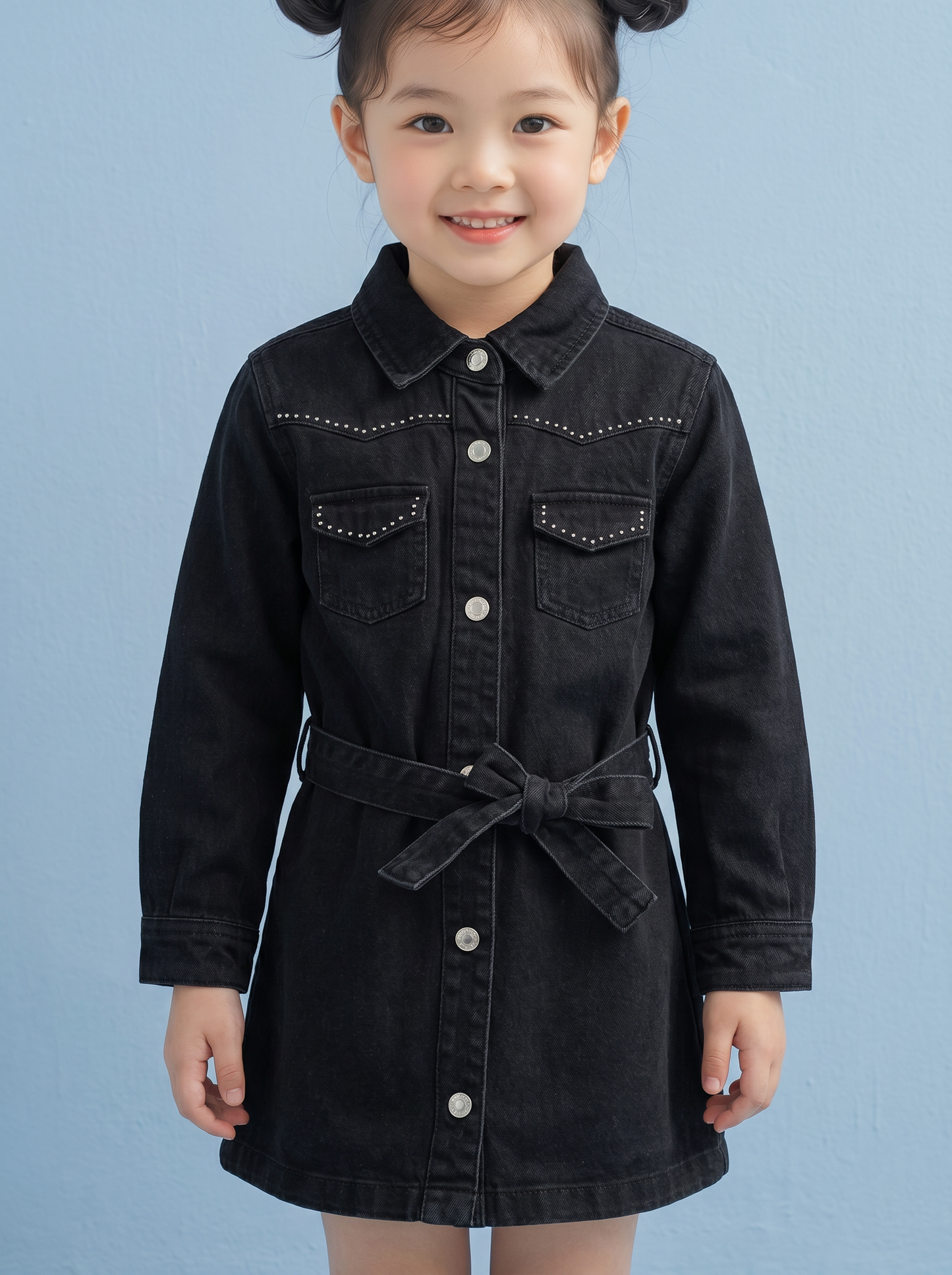 Abito in denim rock con borchie e cintura - Nero
