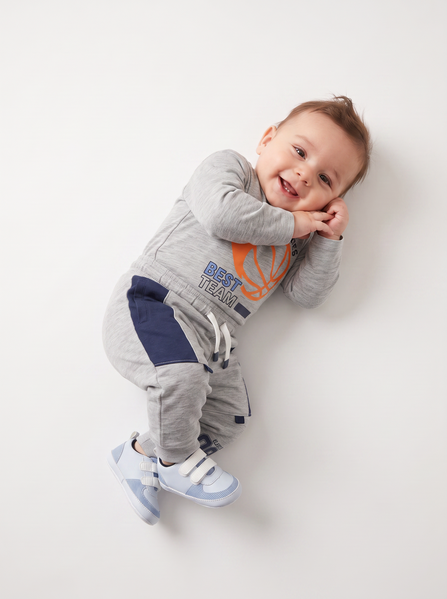 Pantaloni jogger con dettagli a contrasto - Grigio mel.
