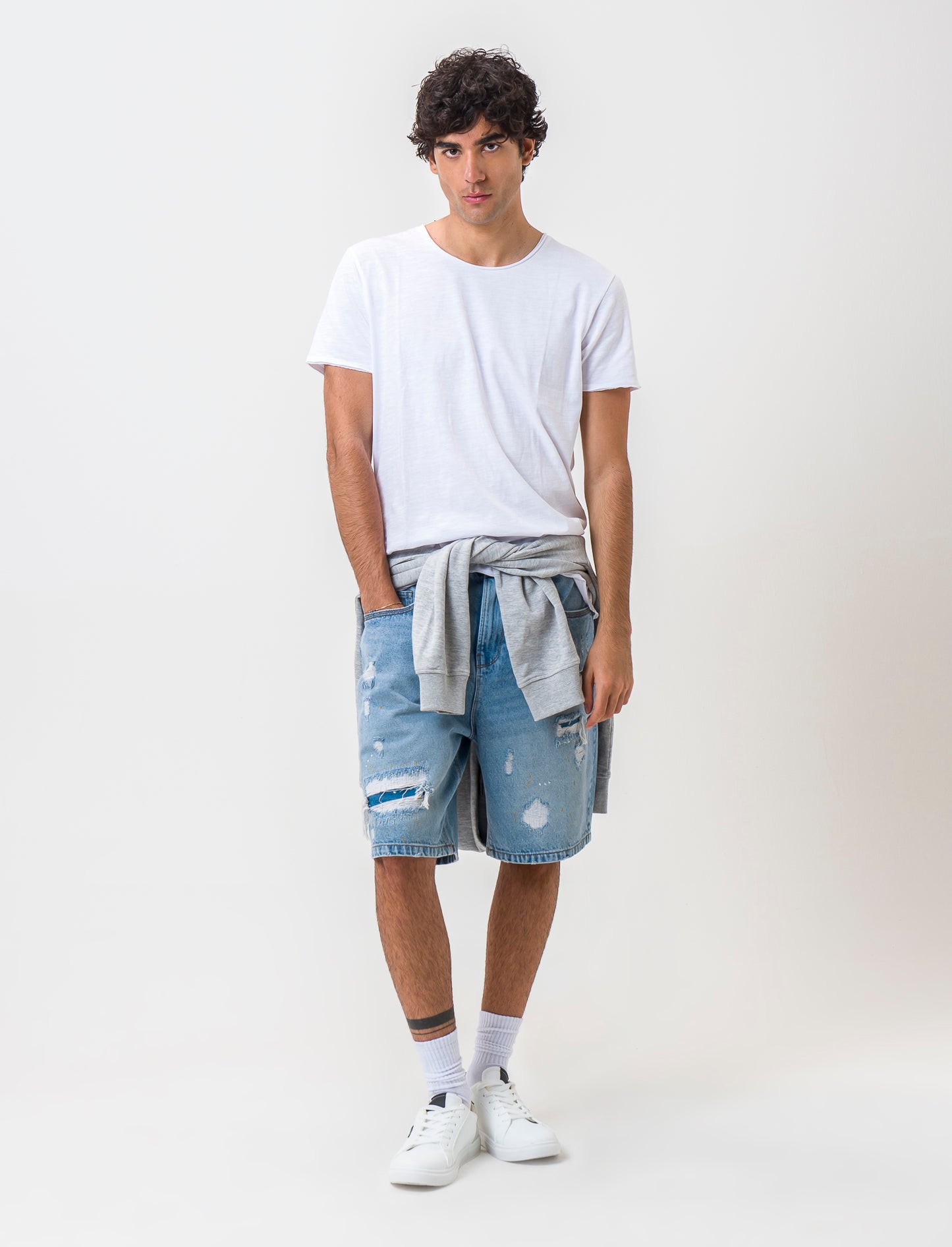 Bermuda jeans loose fit con strappi - Denim chiaro