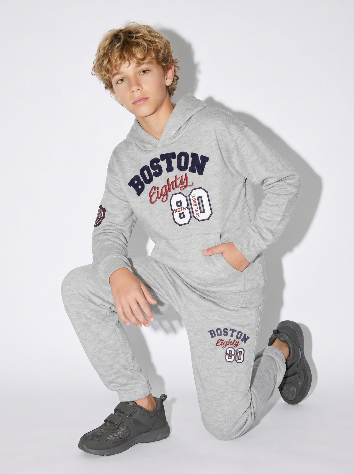 Joggers with embroidery and drawstring waist - Grey