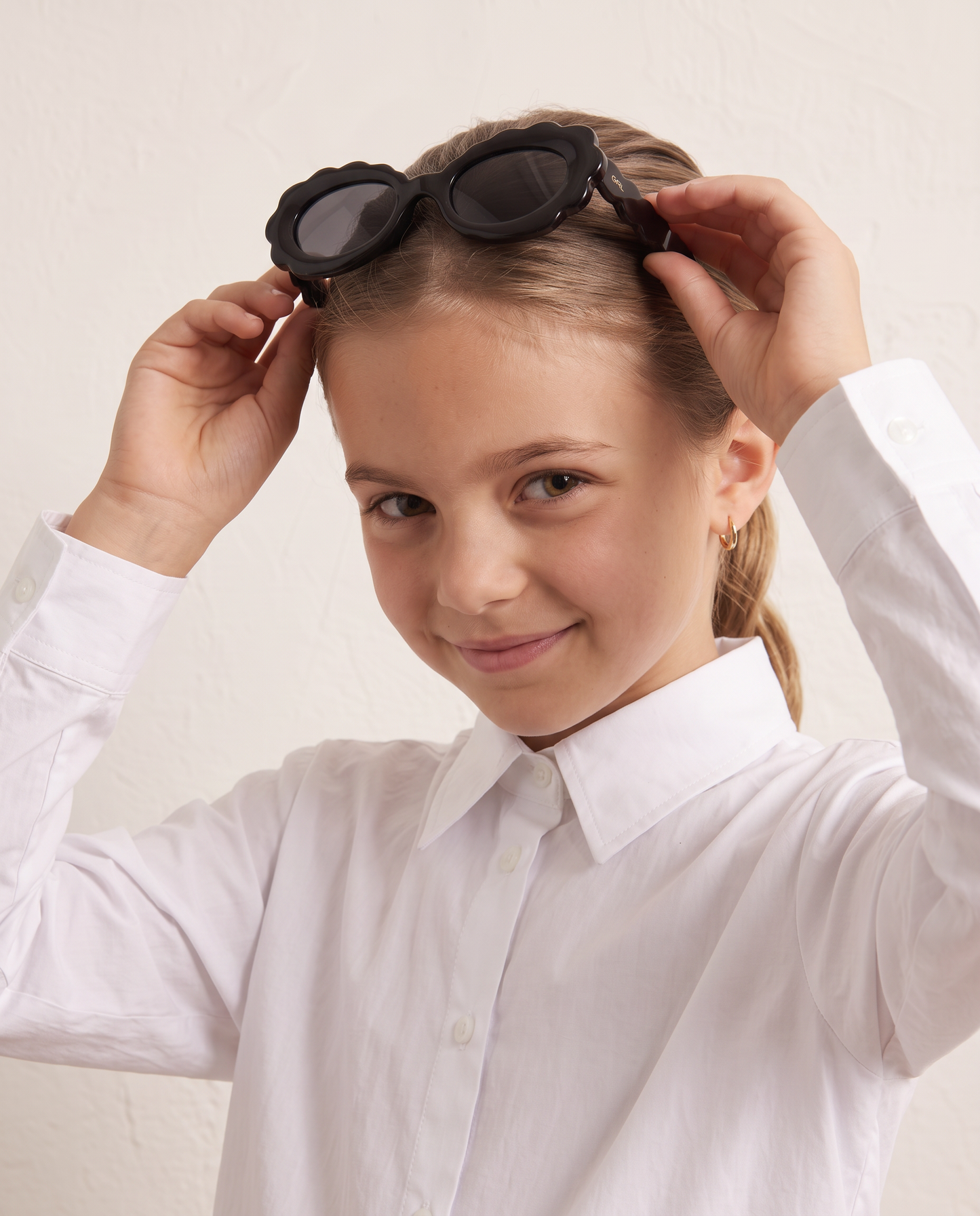Occhiali sole bambina a forma di nuvoletta - Nero