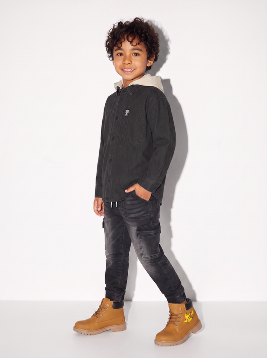 Camicia denim nera con cappuccio e tasche - Nero