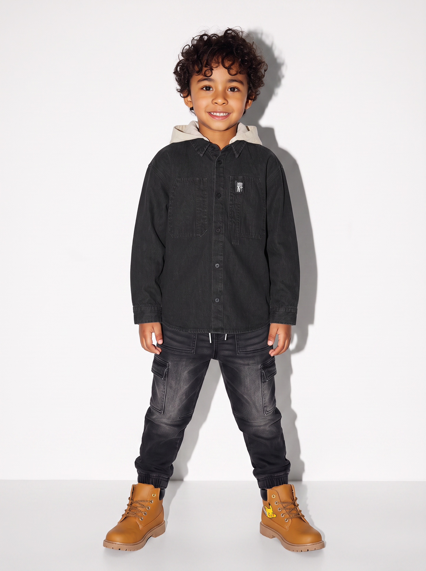 Camicia denim nera con cappuccio e tasche - Nero