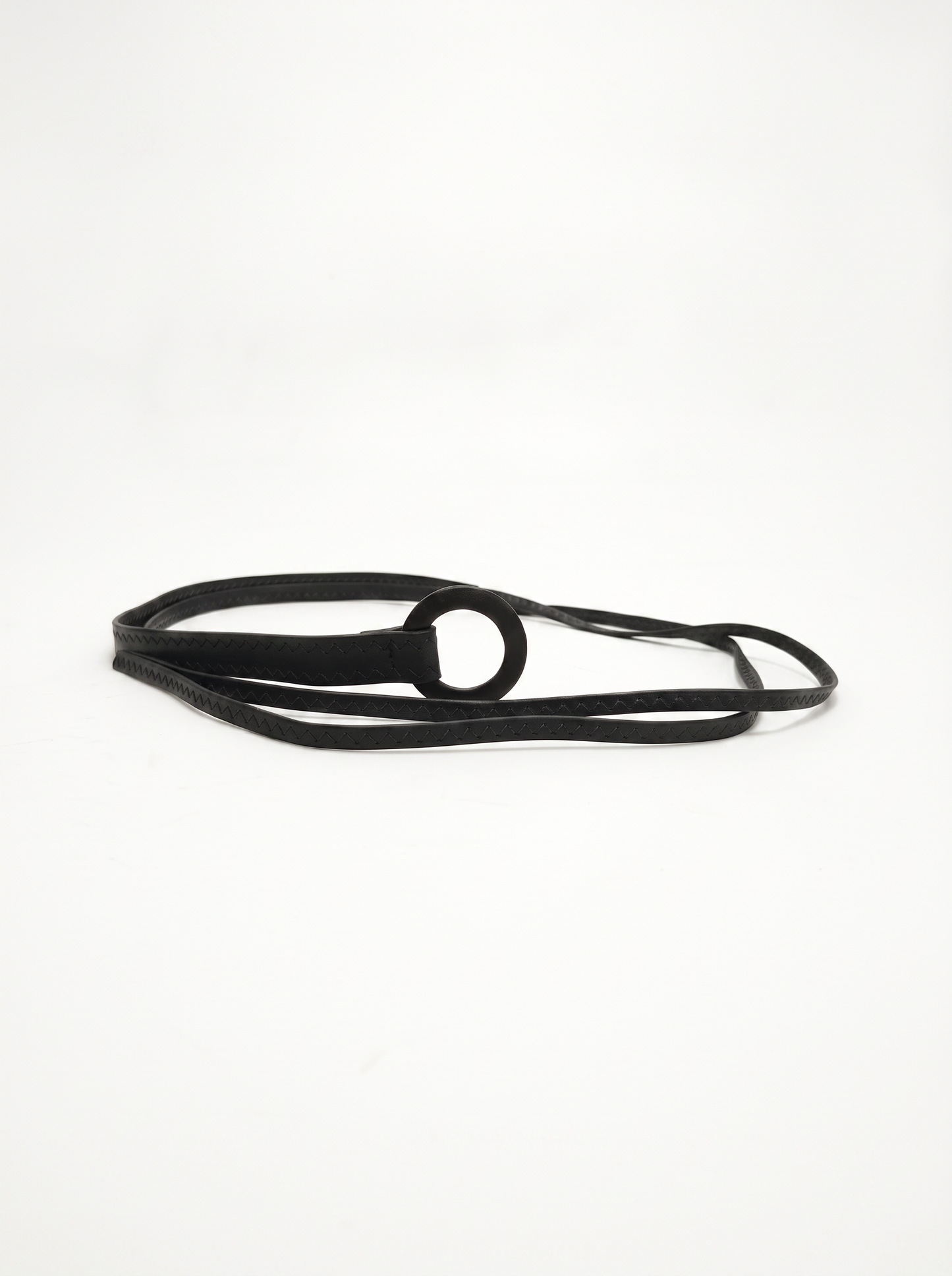 Cintura donna con fili anelli rivestita fina pelle - Nero