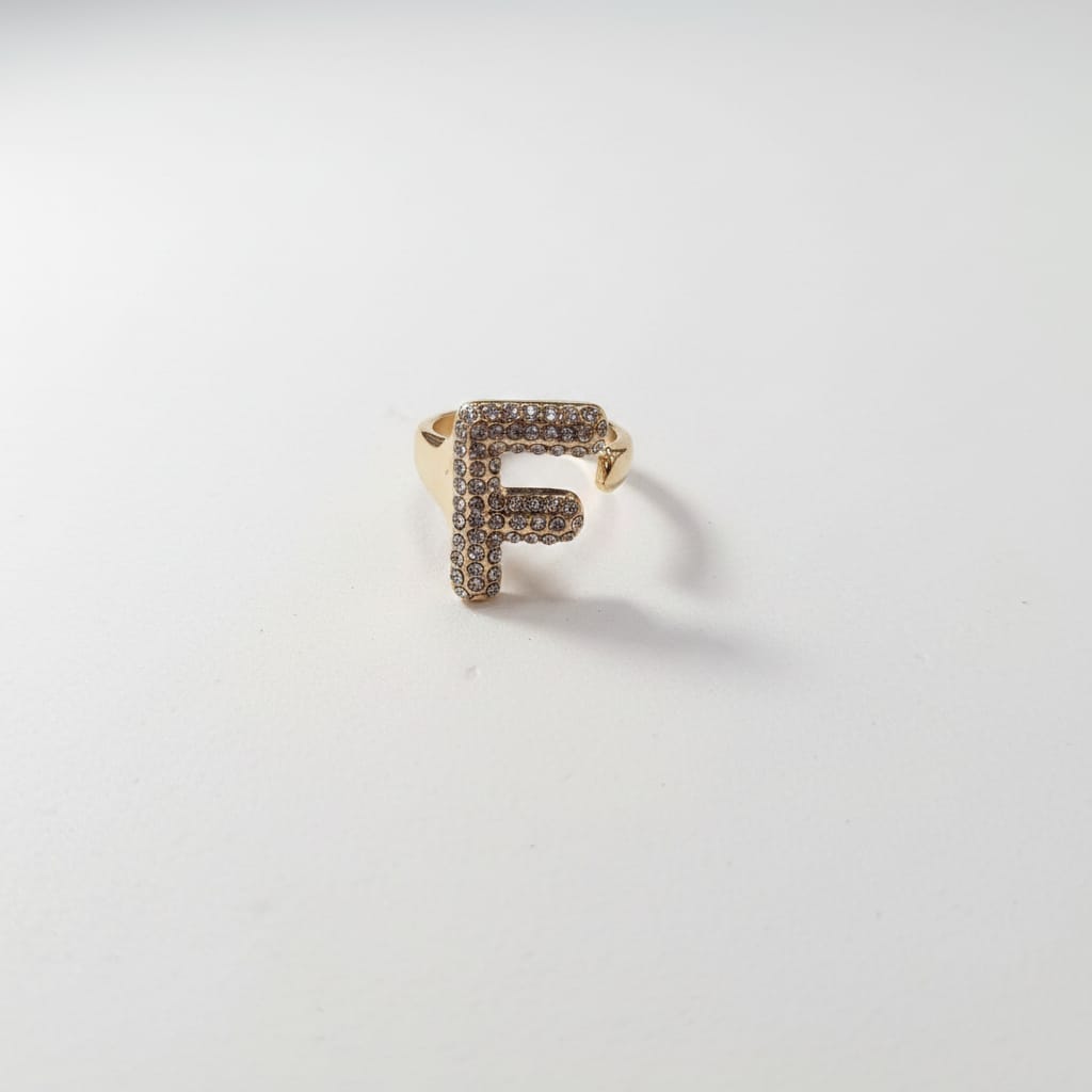 Anello lettera con strass regolabile - var 3