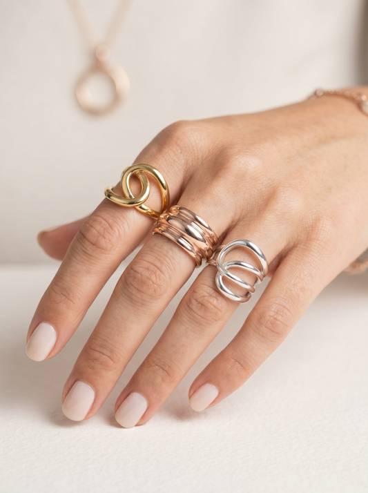 Anelli intrecciati: eleganza unica al femminile - Multicolore